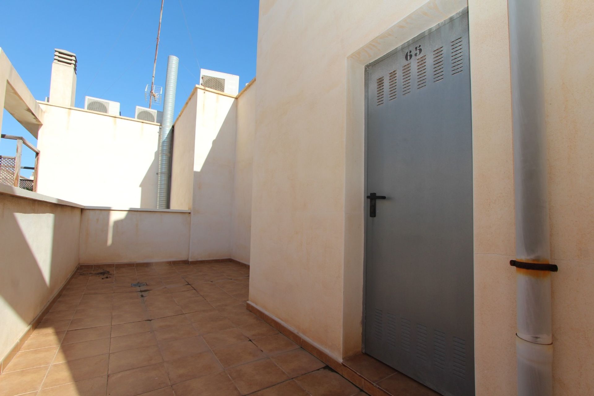 Condominium in Guardamar del Segura, Valencian Community 12833111