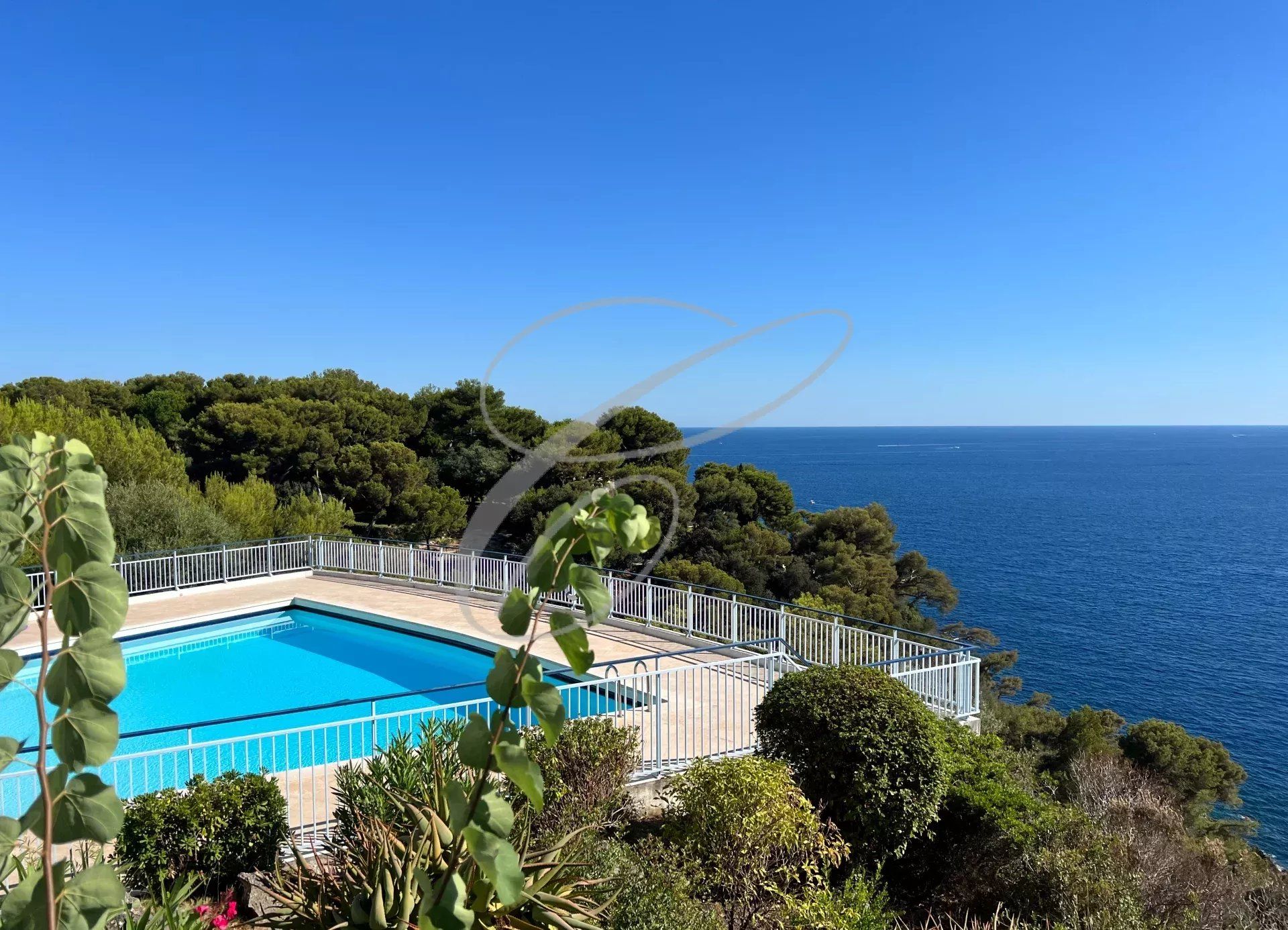 Кондоминиум в Roquebrune-Cap-Martin, Alpes-Maritimes 12834593