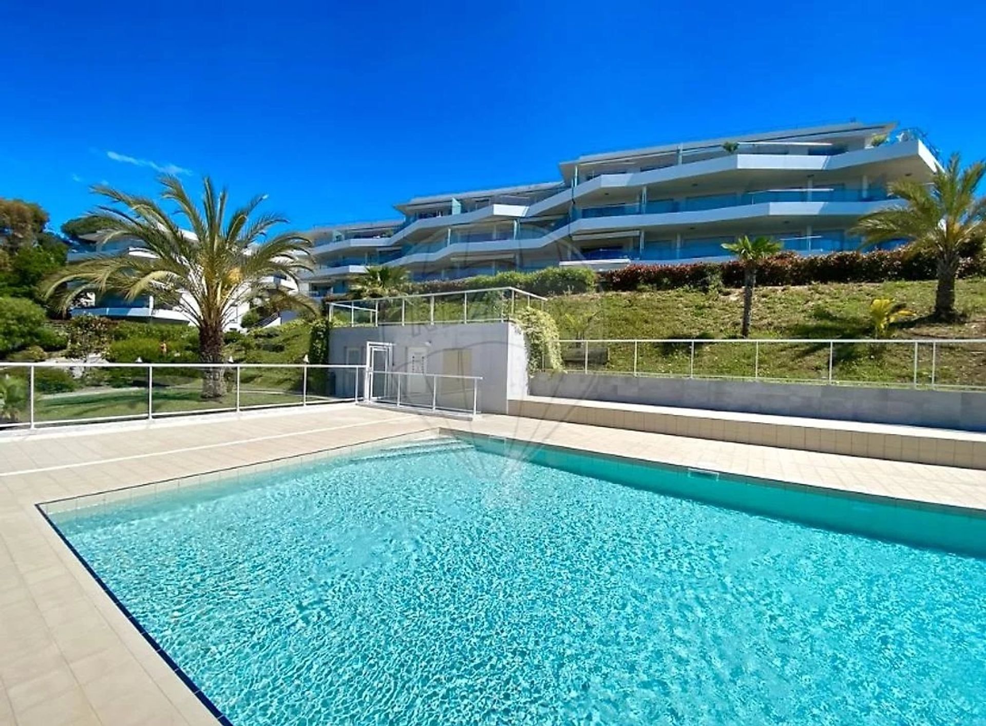 Condominium in Leuk, Provence-Alpes-Côte d'Azur 12834706