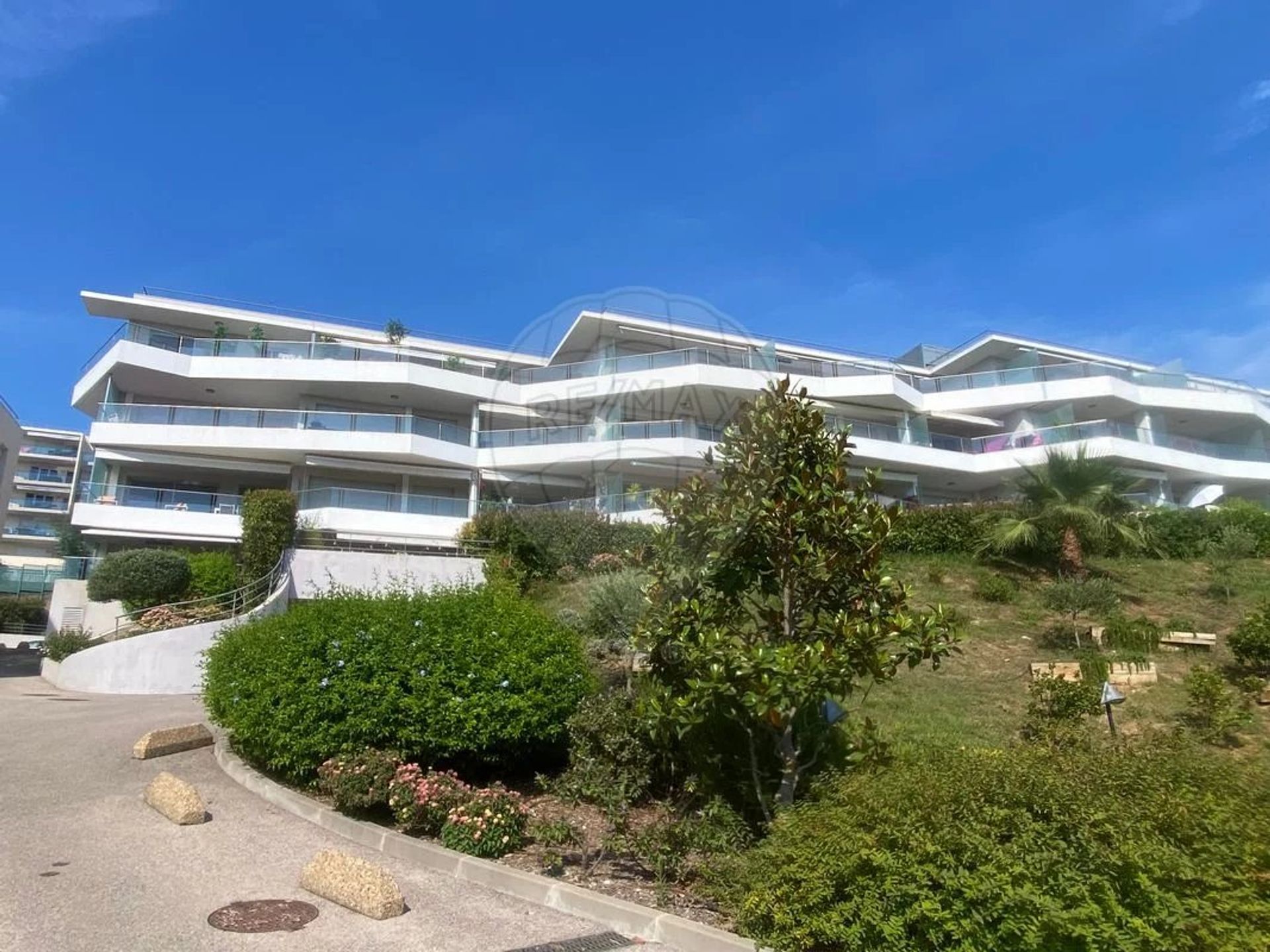 Condominium in Leuk, Provence-Alpes-Côte d'Azur 12834706