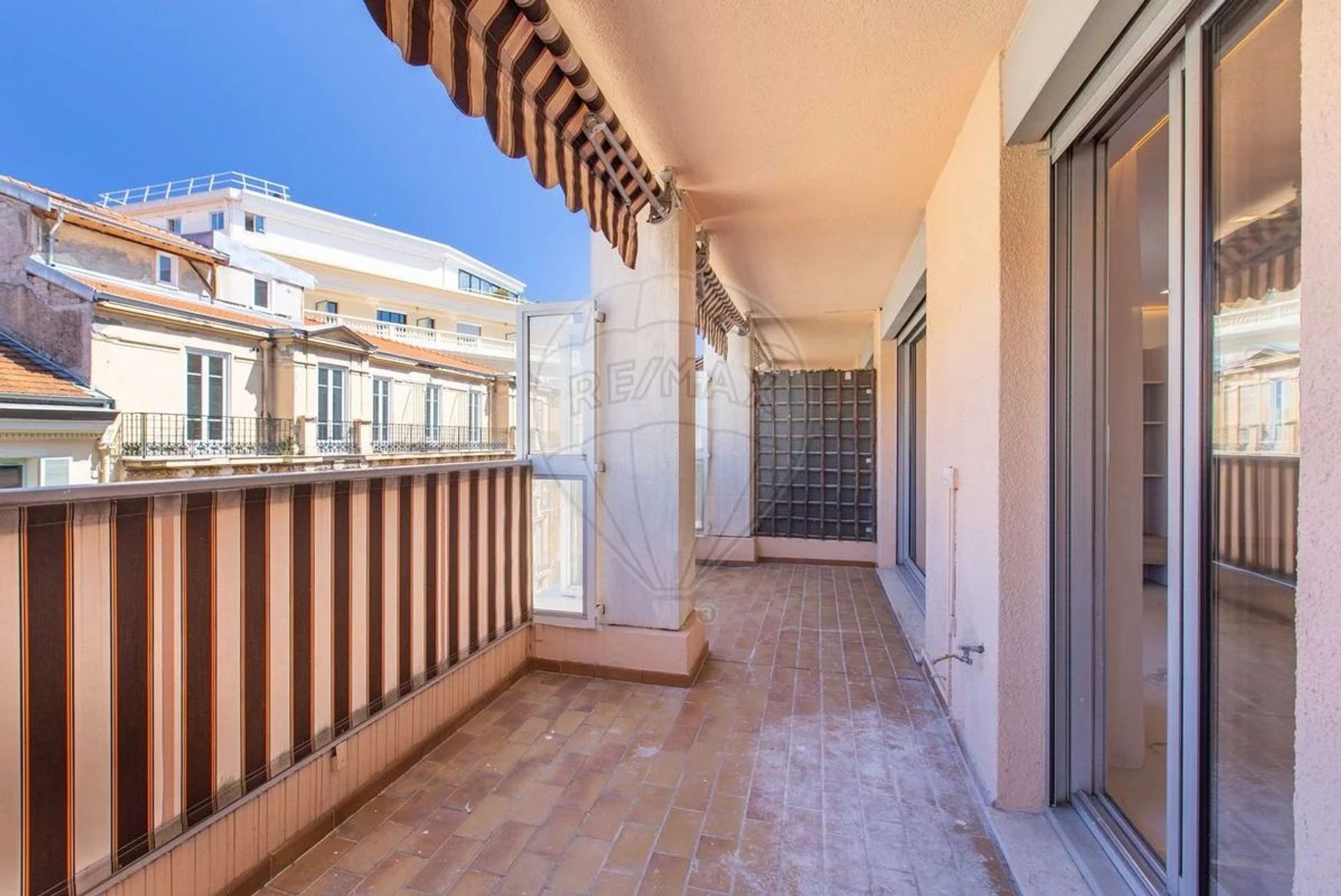 Condominium in Leuk, Provence-Alpes-Côte d'Azur 12834708