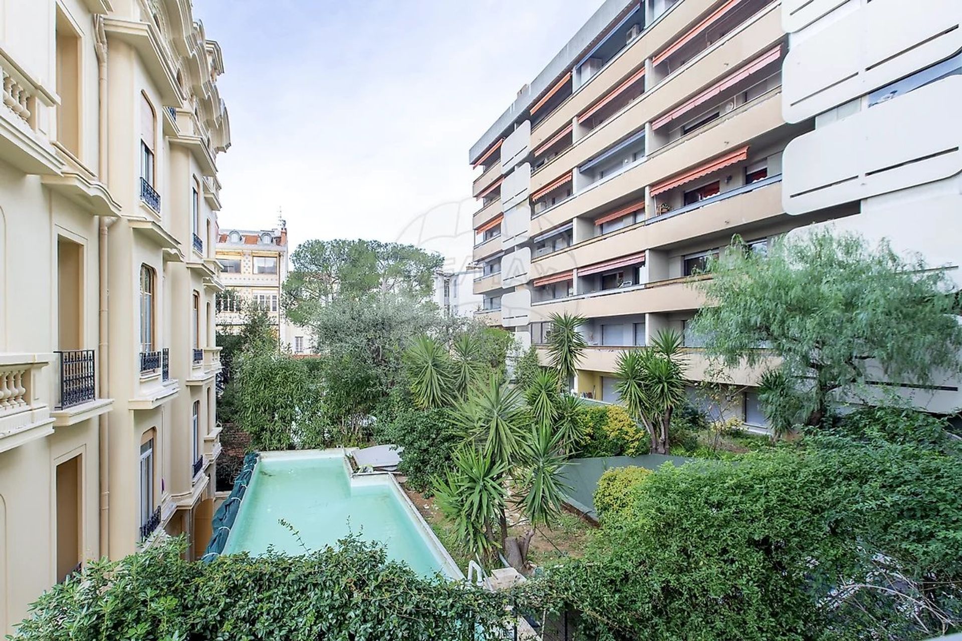 Condominium in Leuk, Provence-Alpes-Côte d'Azur 12834709