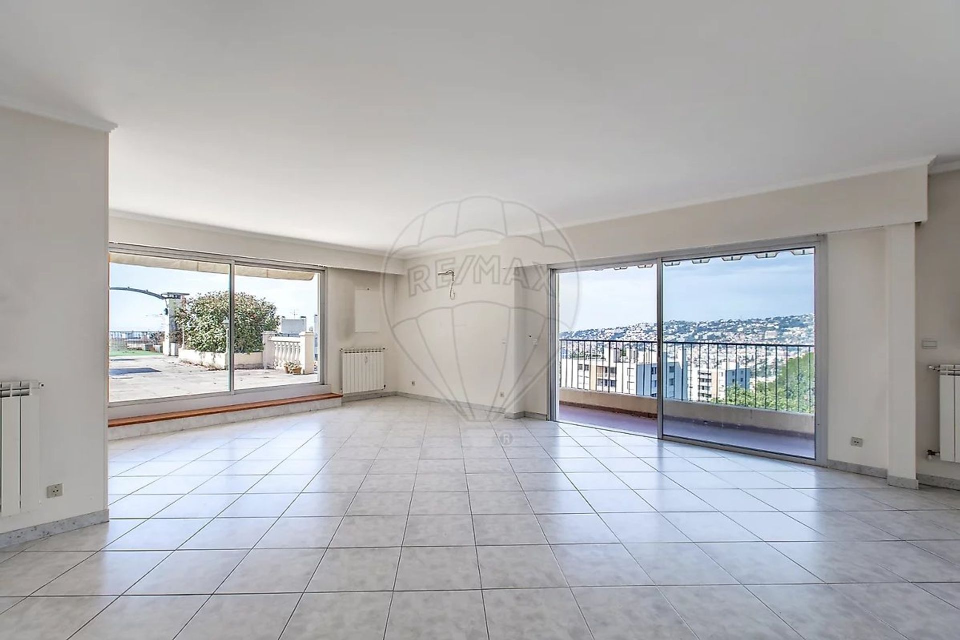 Condominium in Leuk, Provence-Alpes-Côte d'Azur 12834711