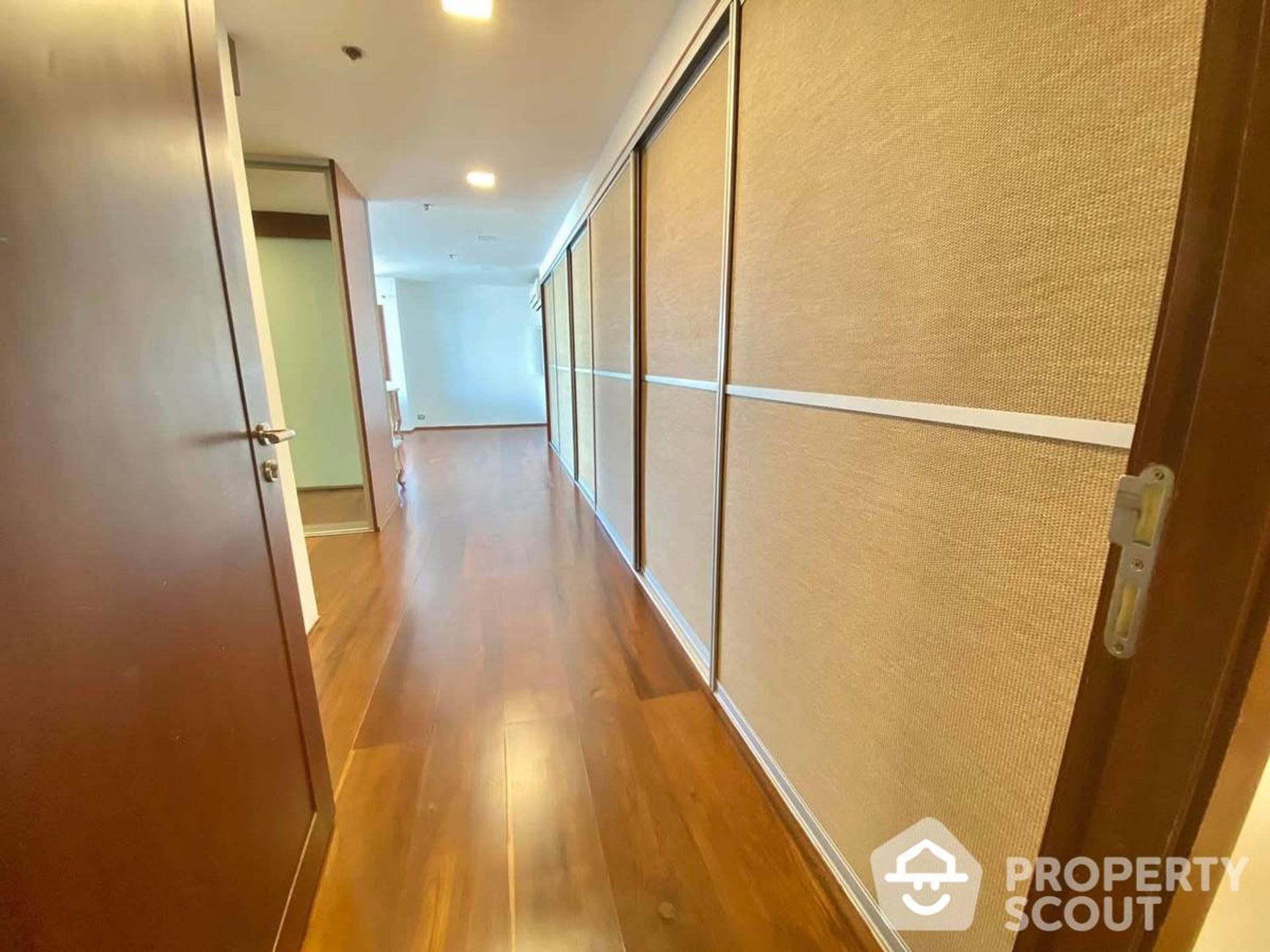 Condominium in Ban Na Song, Krung Thep Maha Nakhon 12835050