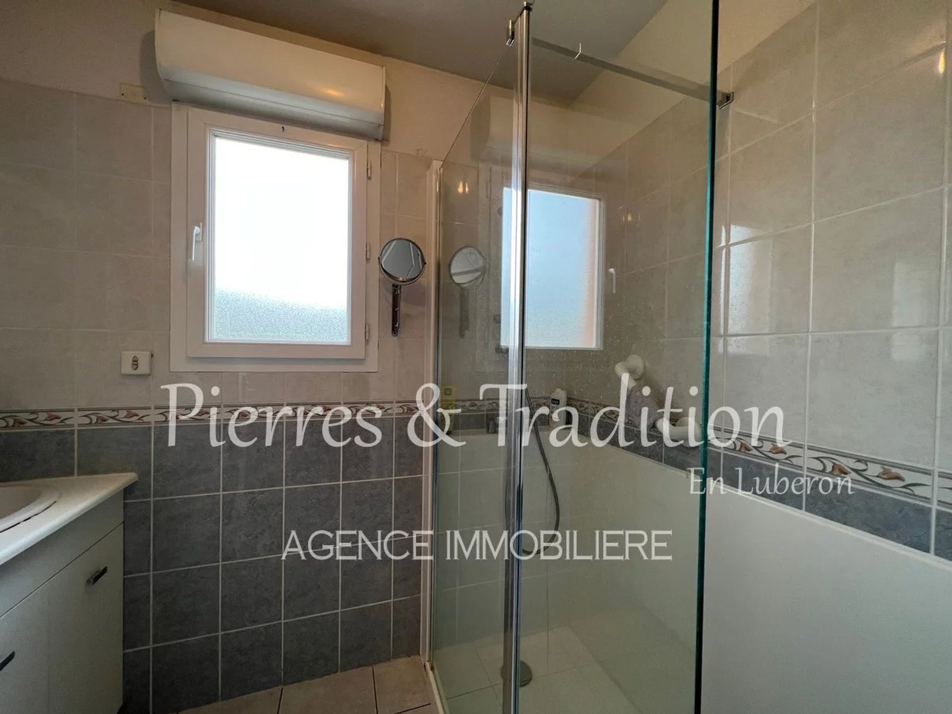 Condominium in Apt, Vaucluse 12836278