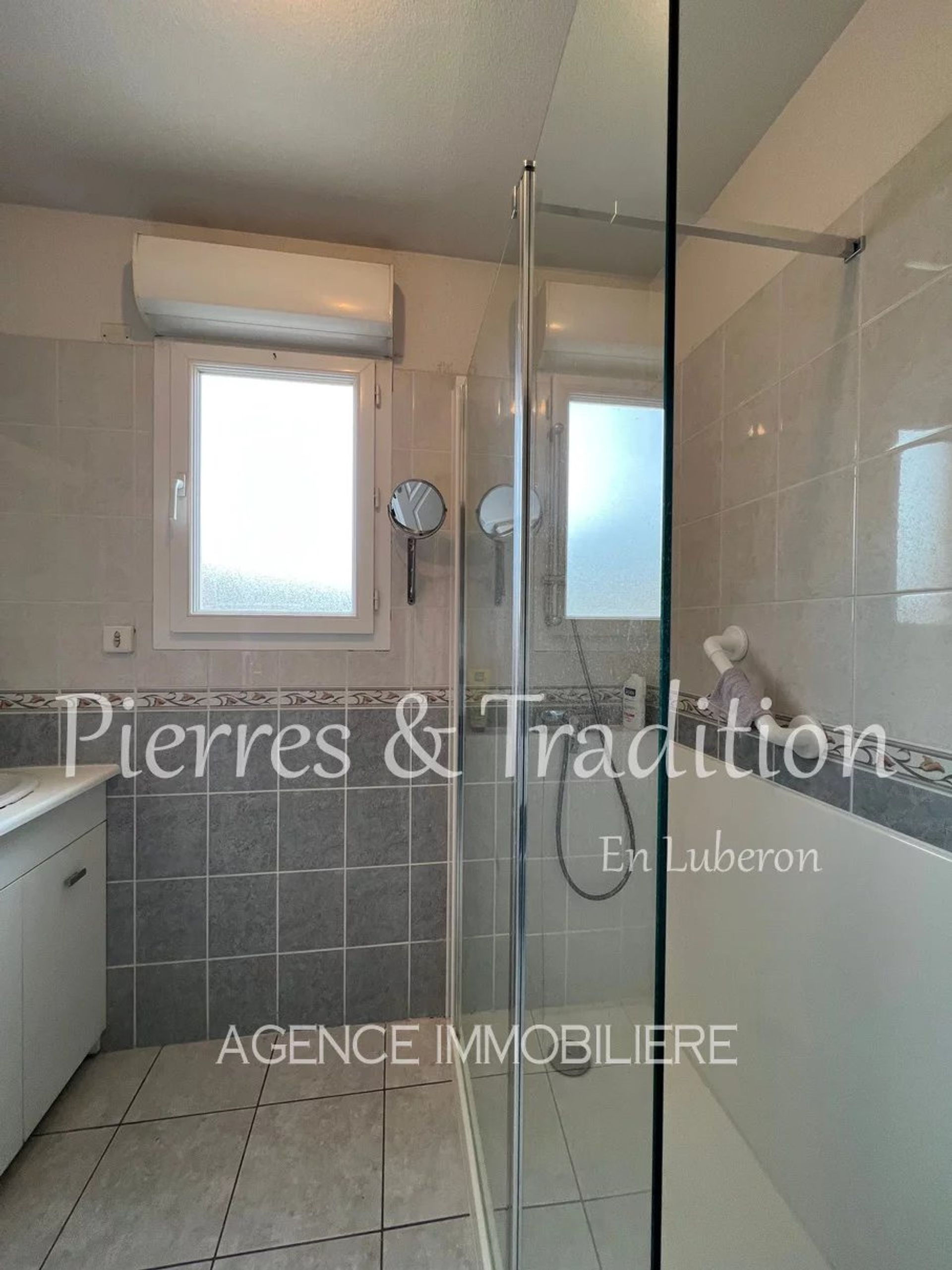 Condominium in Apt, Vaucluse 12836278