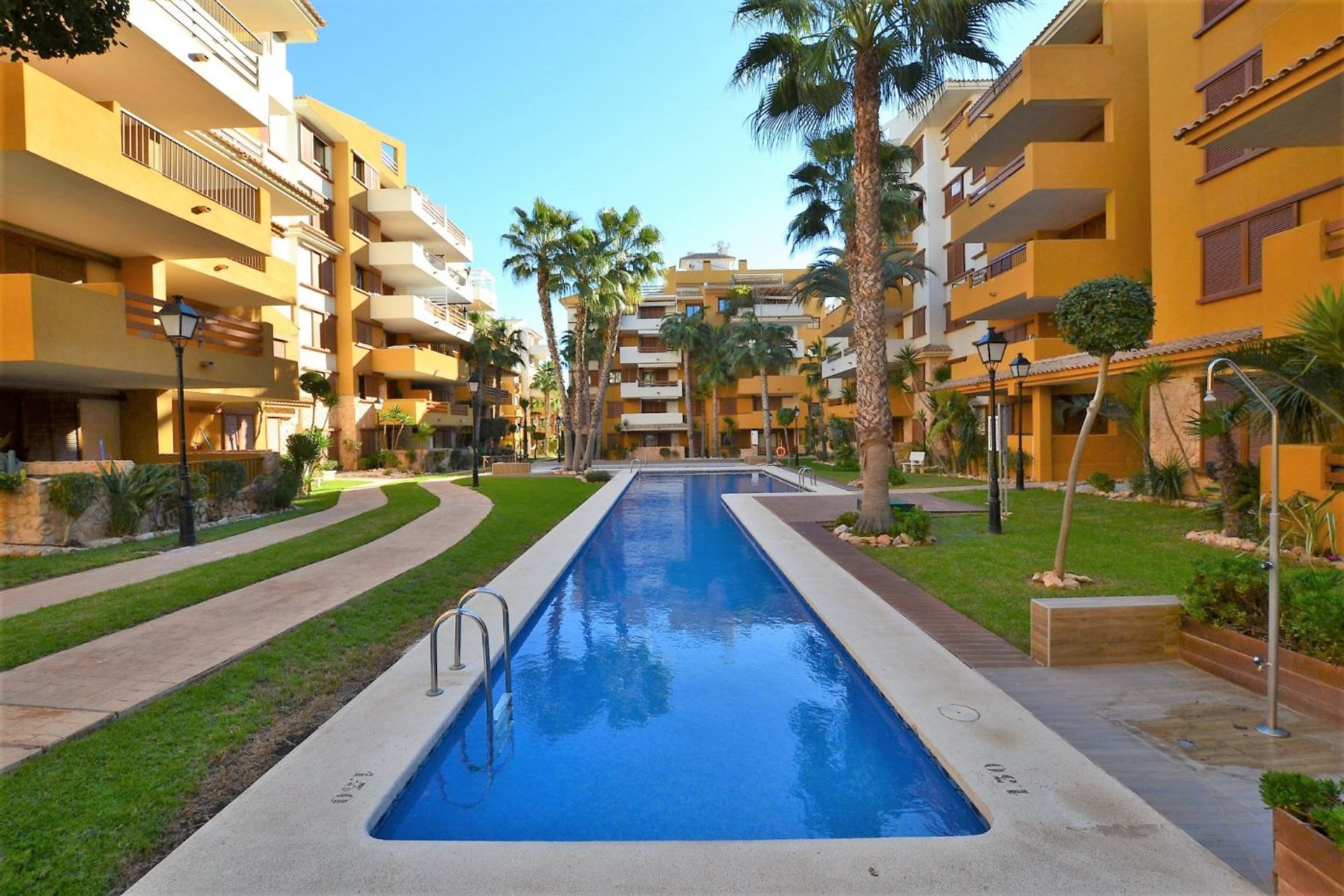 Condominio en Torrevieja, Comunidad Valenciana 12837215