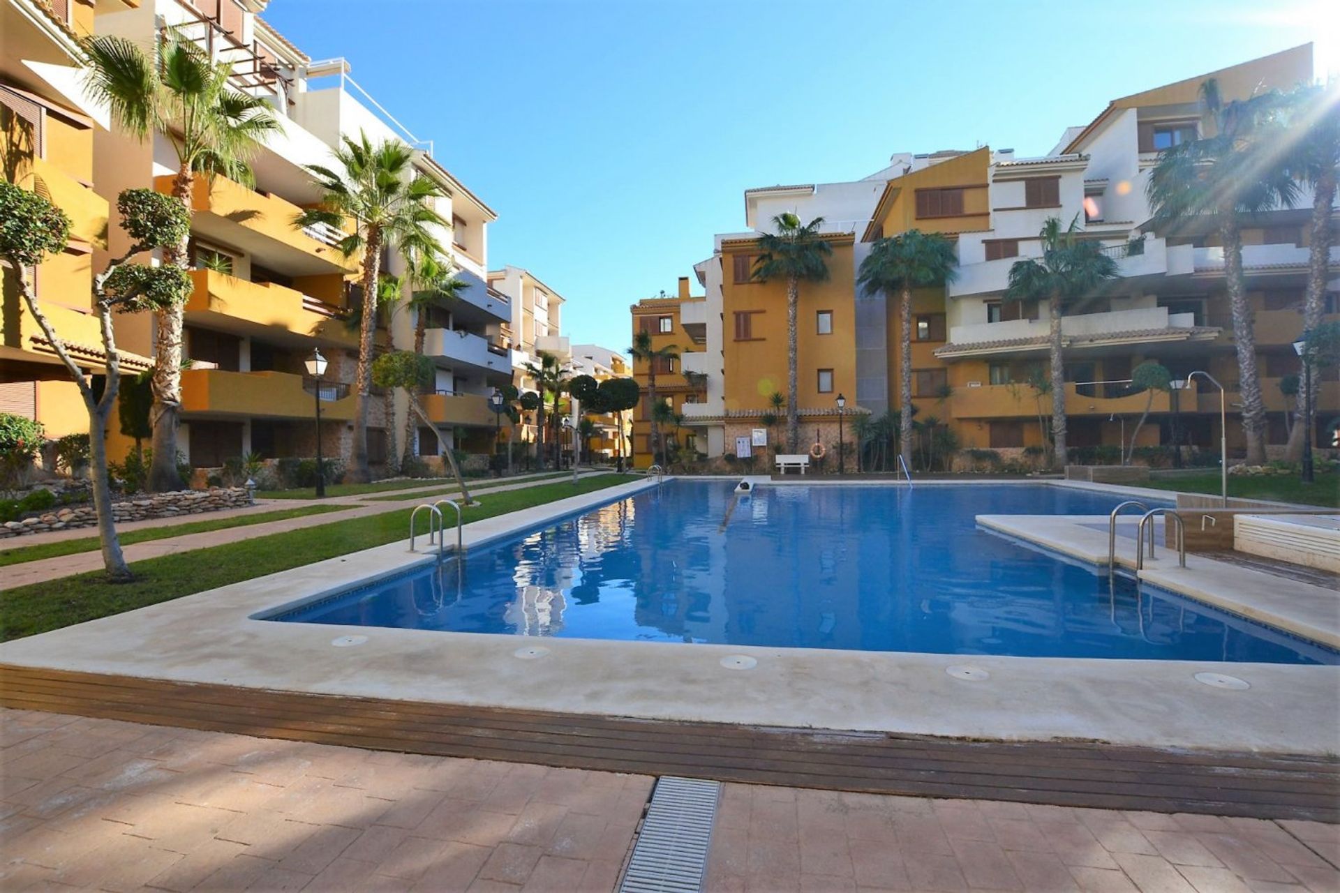 Condominio en Torrevieja, Comunidad Valenciana 12837215