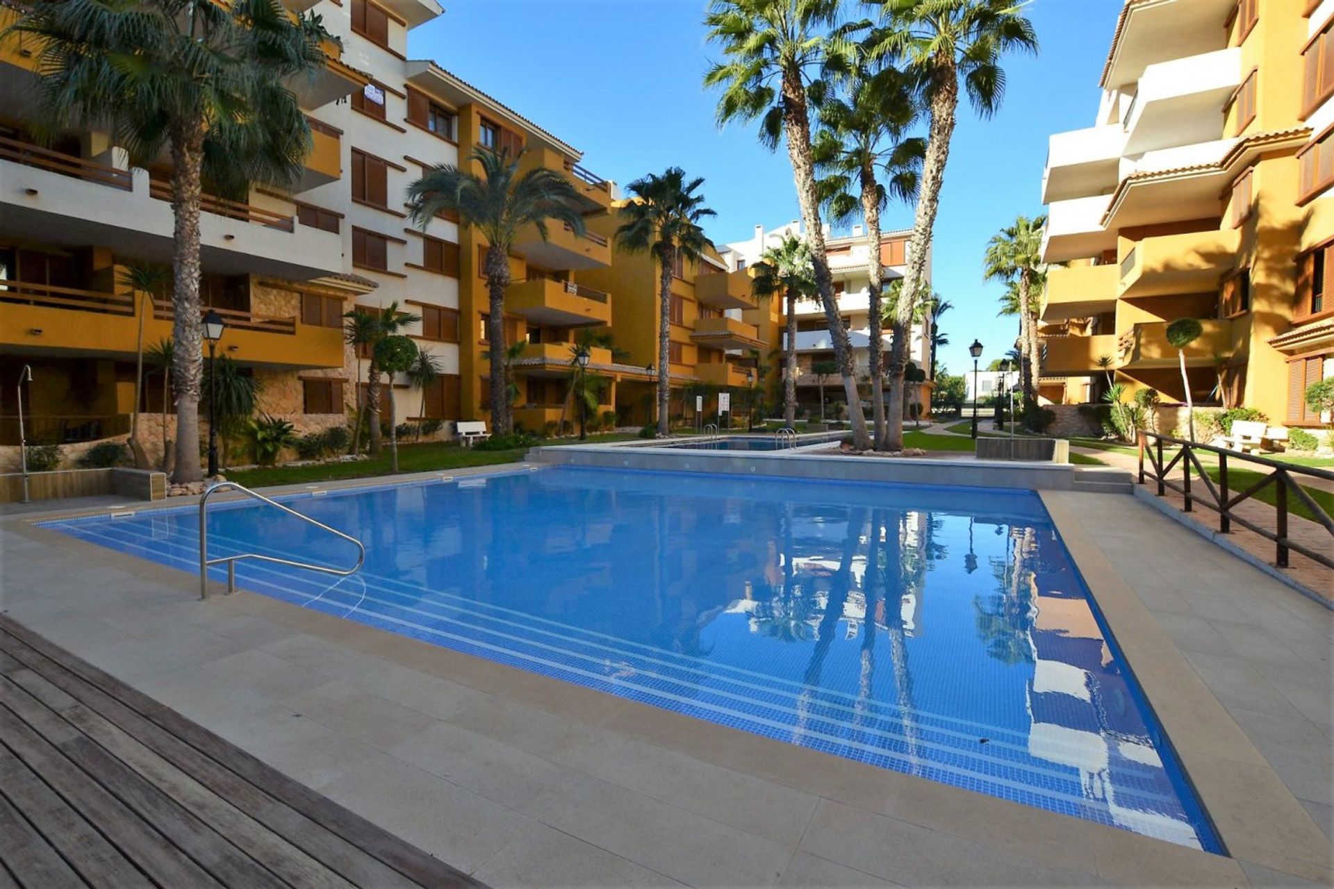 Condominio en Torrevieja, Comunidad Valenciana 12837215