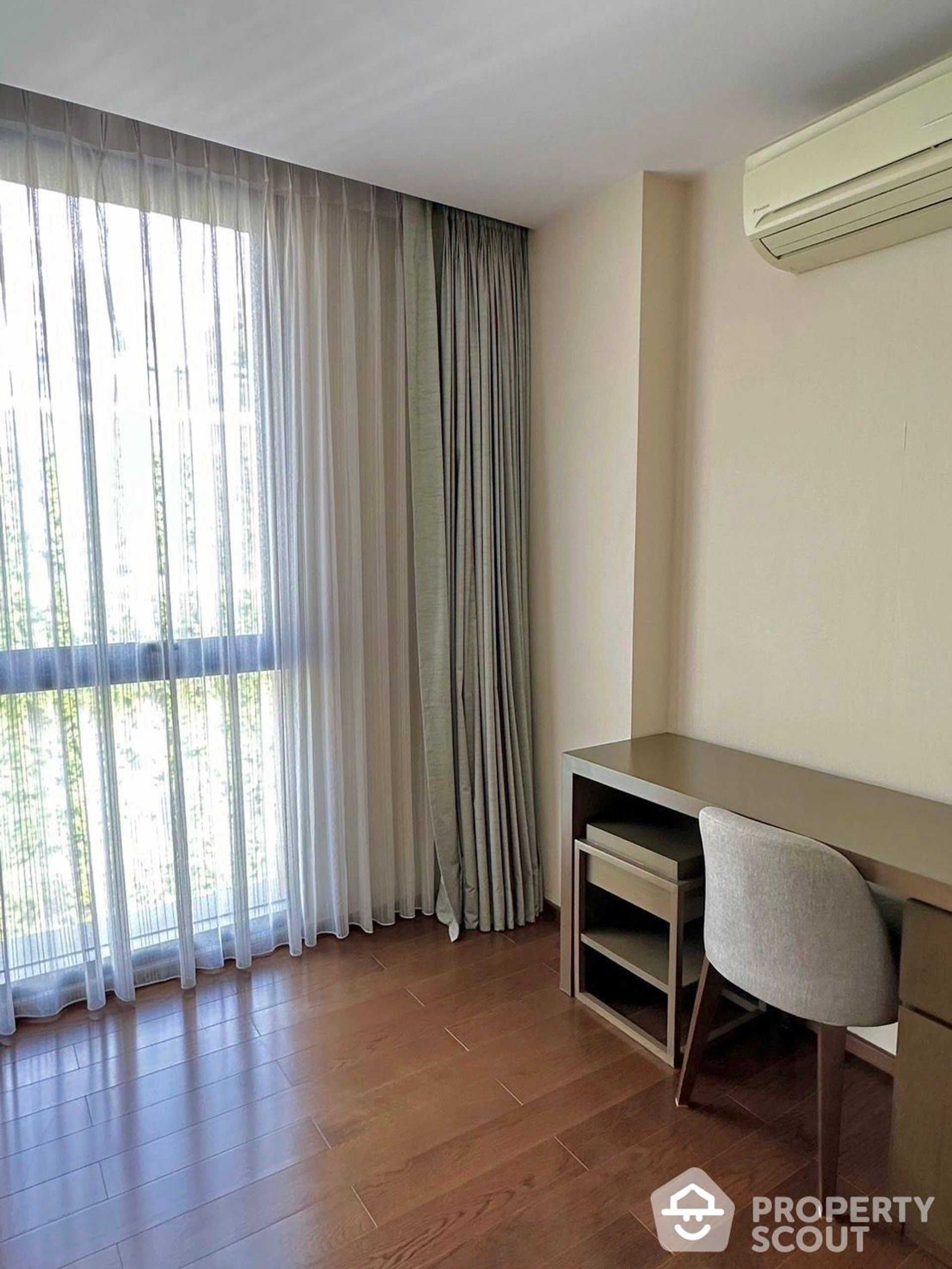 Condominium in Bang Rak, Krung Thep Maha Nakhon 12838590