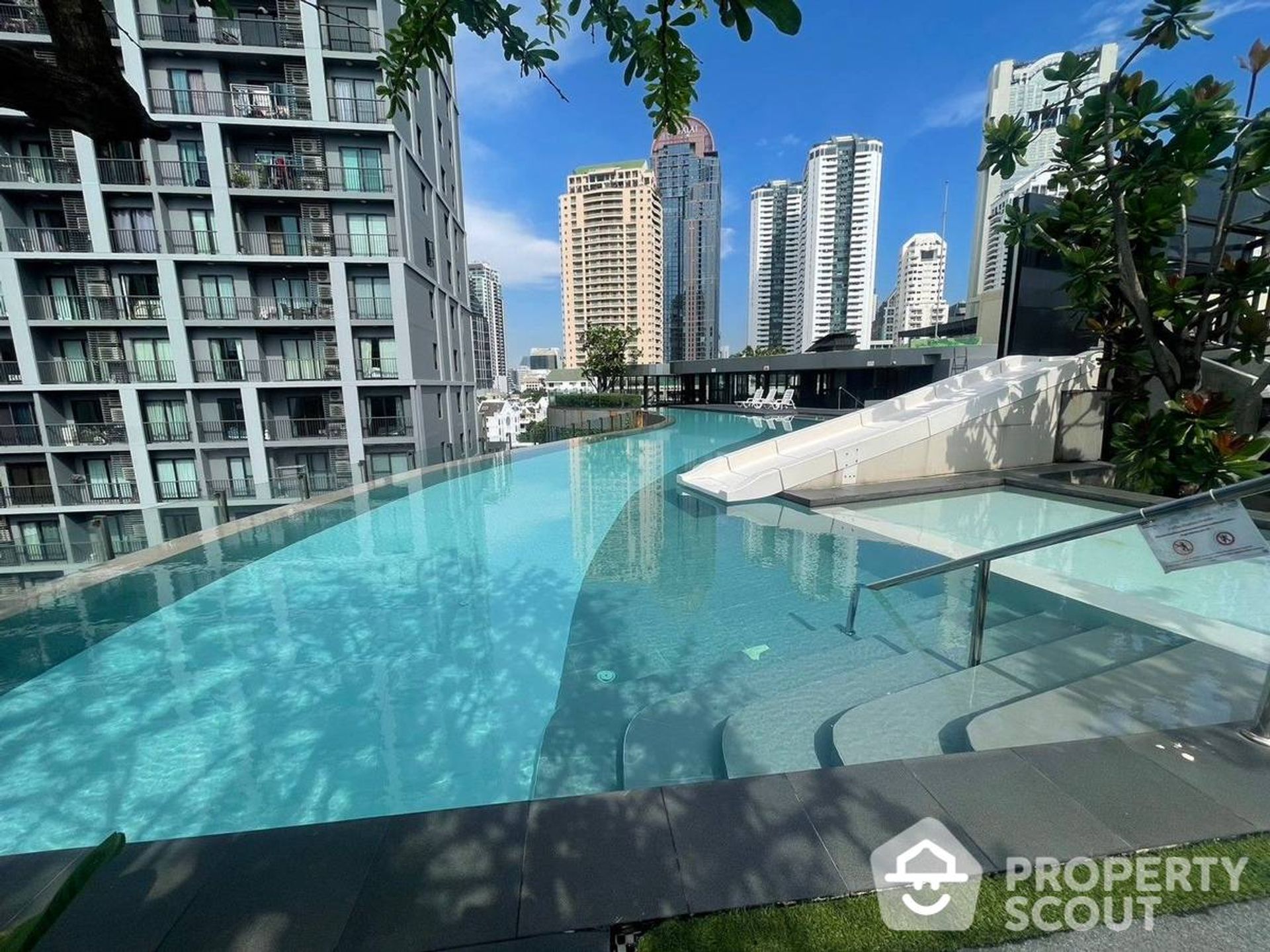 Condominium in , Krung Thep Maha Nakhon 12838622