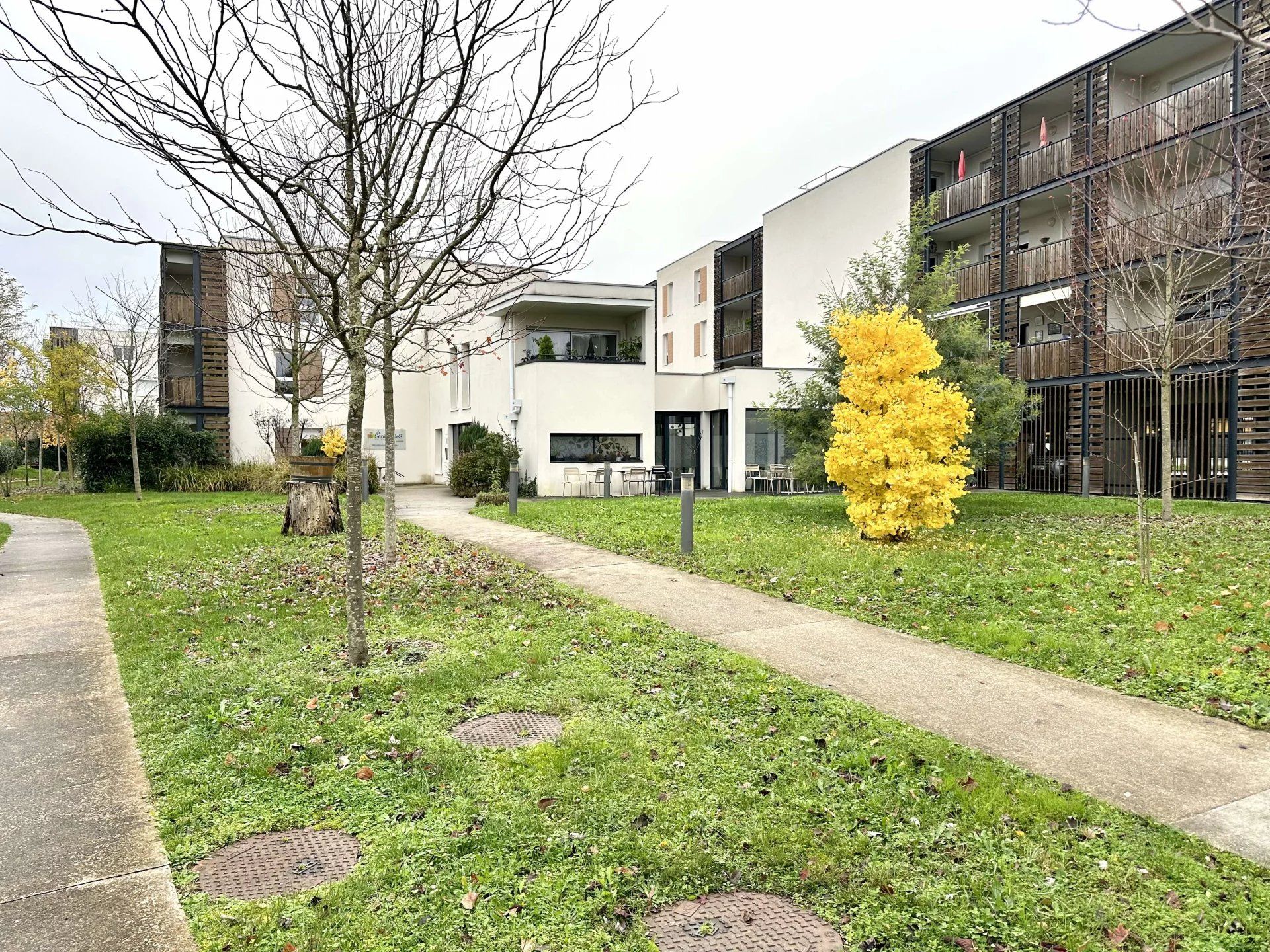 Condominium in Bruges, Nouvelle-Aquitaine 12838823