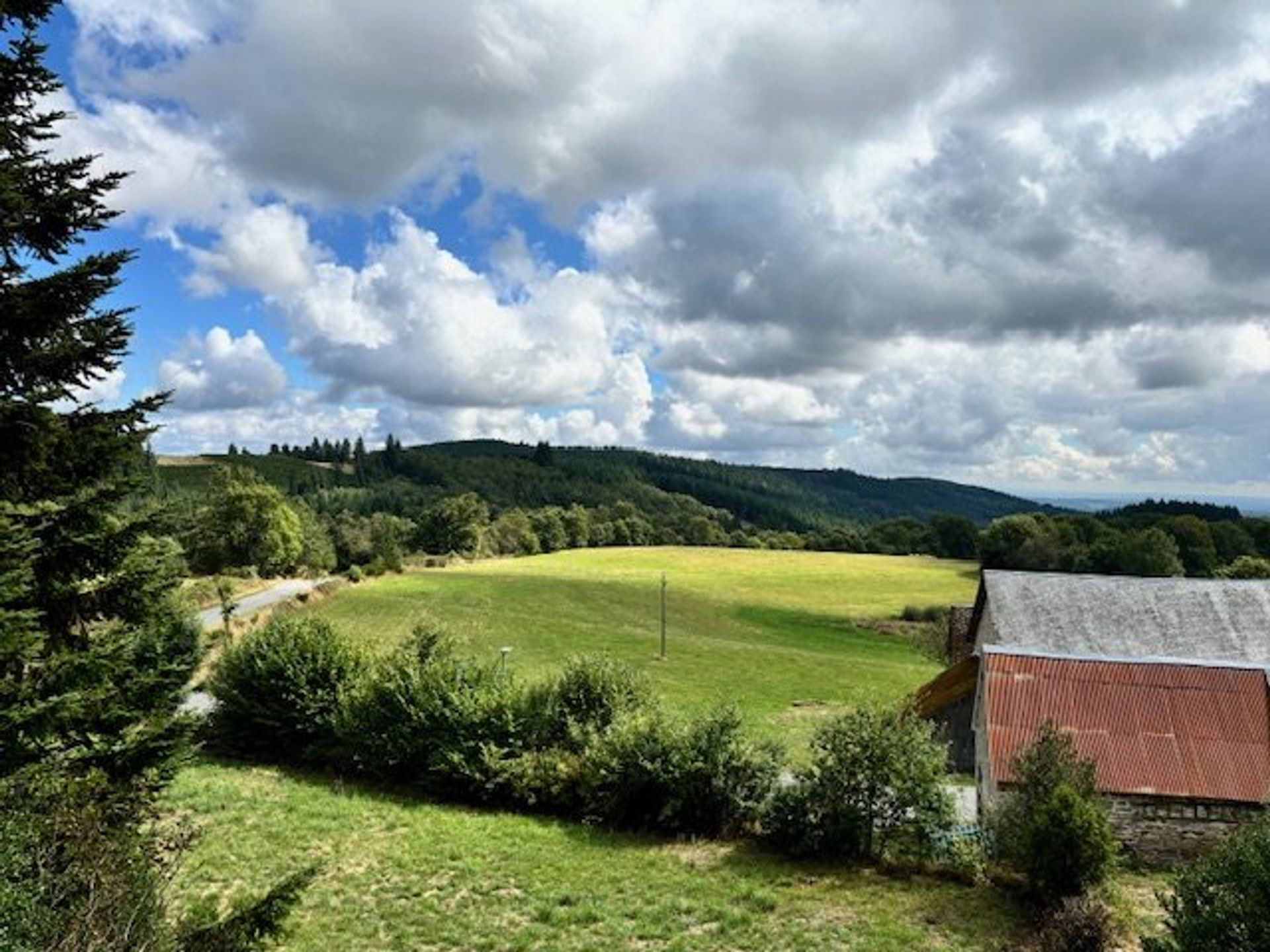 casa en Ambrugeat, Nouvelle-Aquitaine 12839221