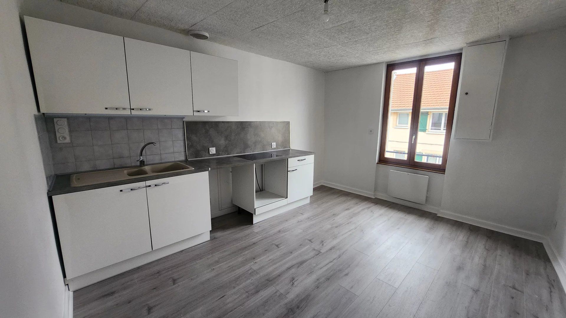 Condominium in Moirans, Auvergne-Rhone-Alpes 12839491