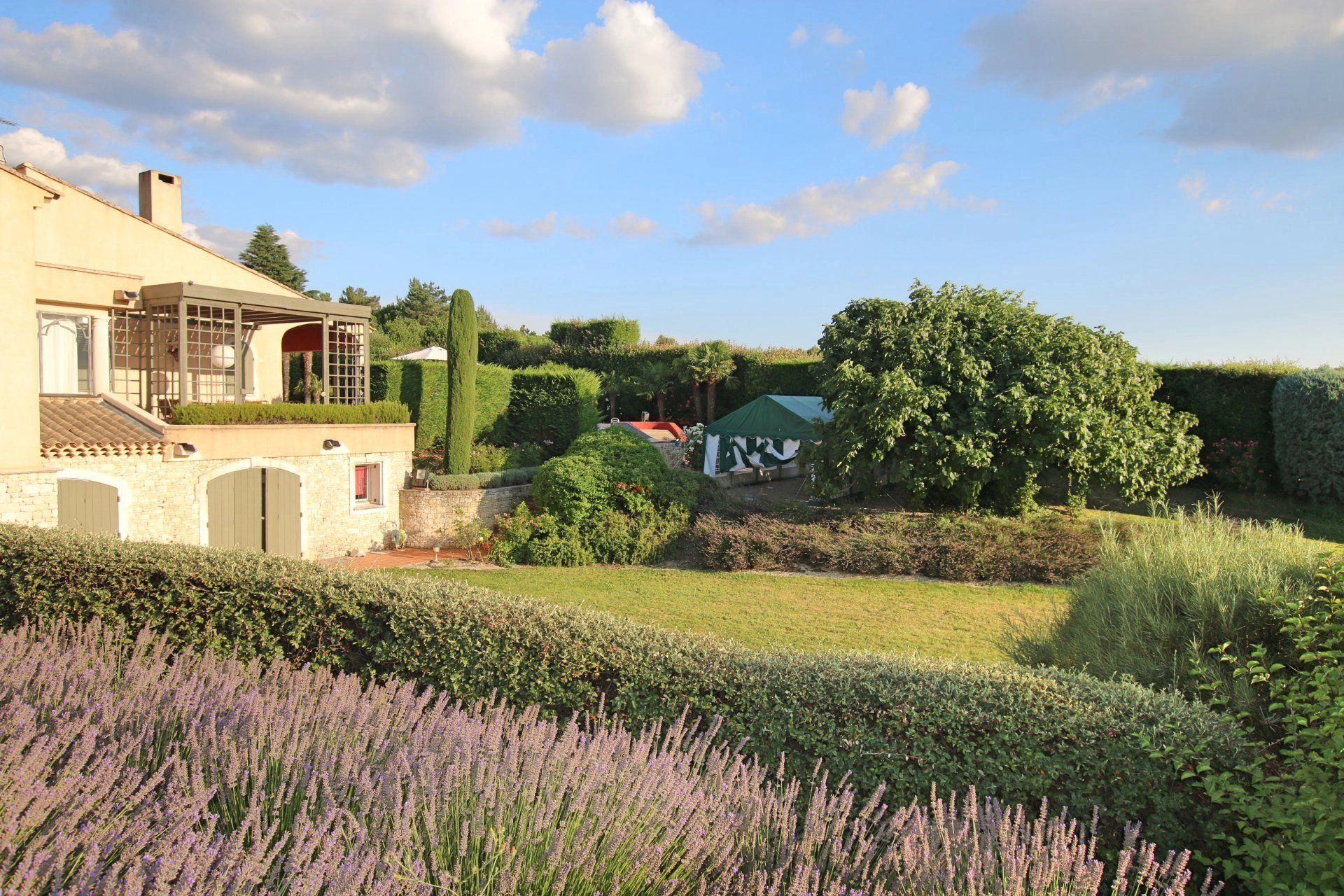 房子 在 Aix-en-Provence, Bouches-du-Rhône 12840143