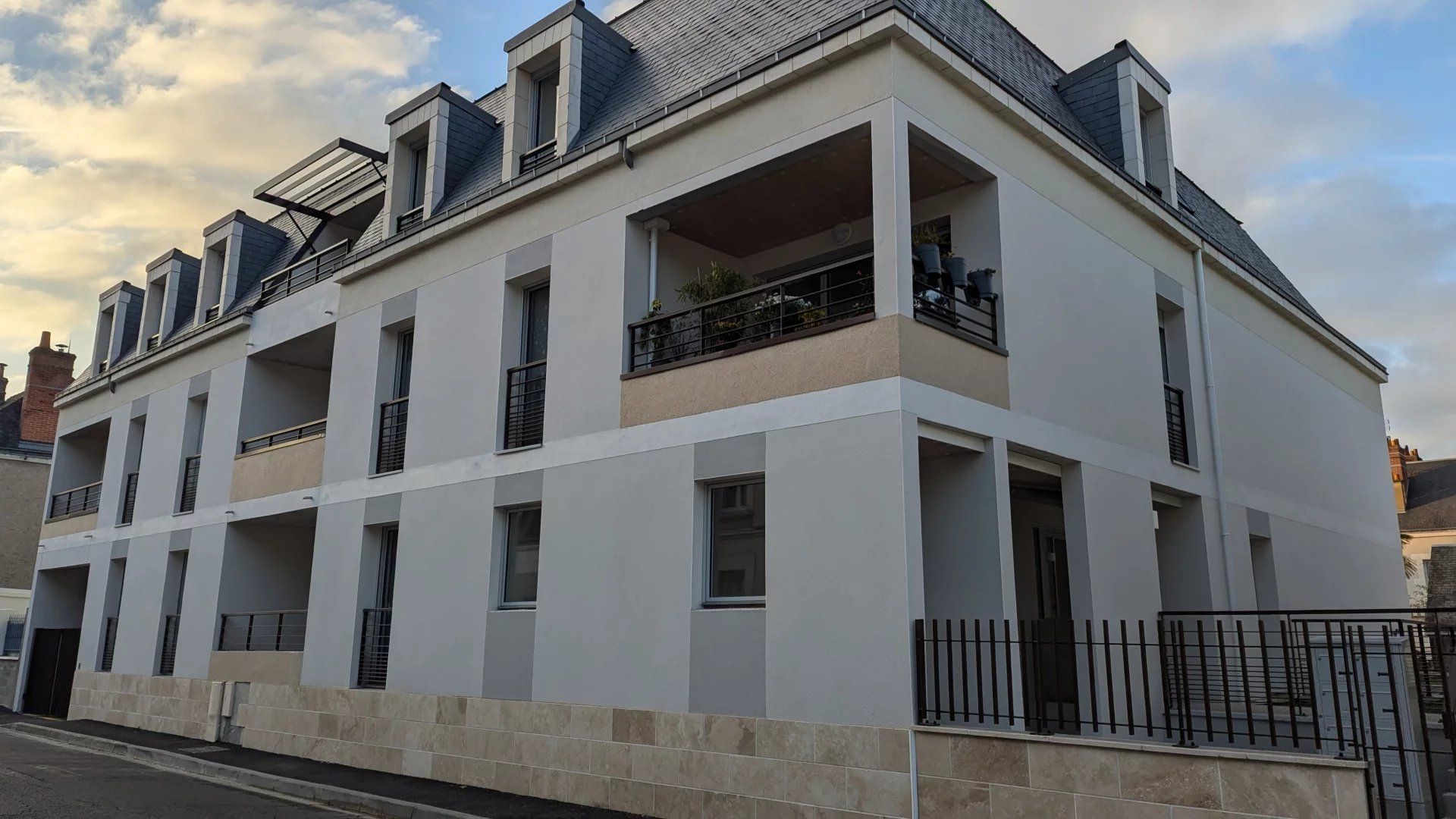 Condominium in Saint-Avertin, Centre-Val de Loire 12840172