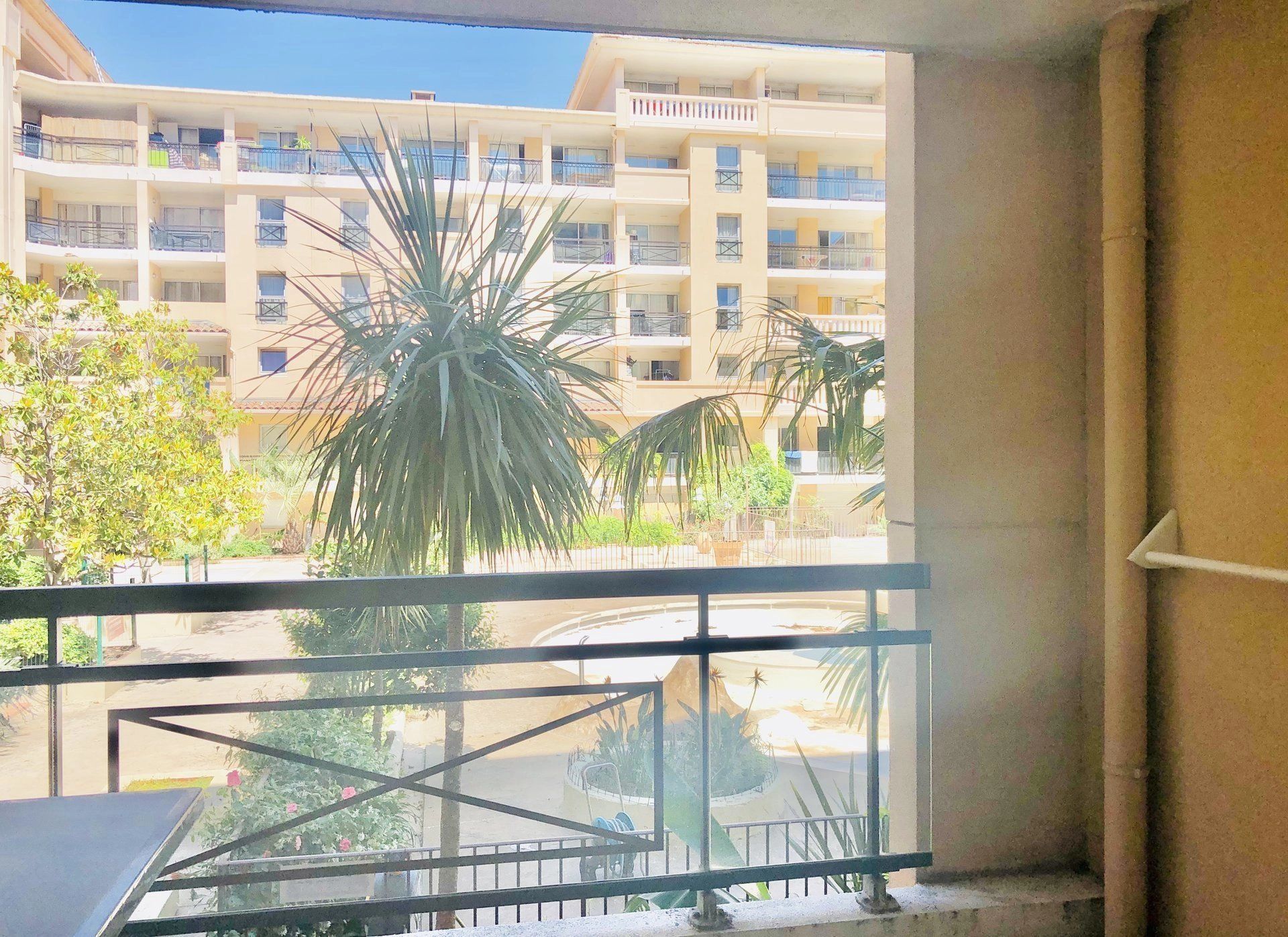 Condominium in Cannes-la-Bocca, Alpes-Maritimes 12840713