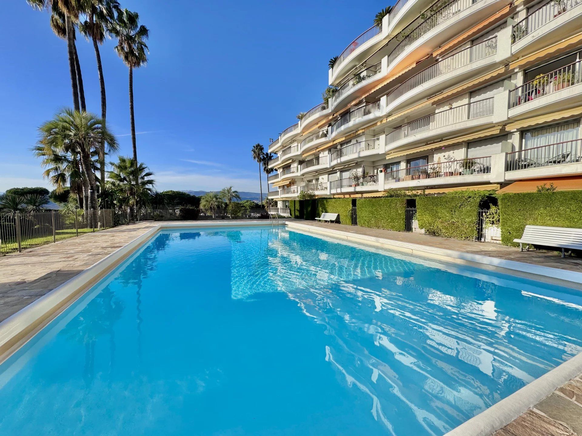 Condominium in Leuk, Provence-Alpes-Côte d'Azur 12840810