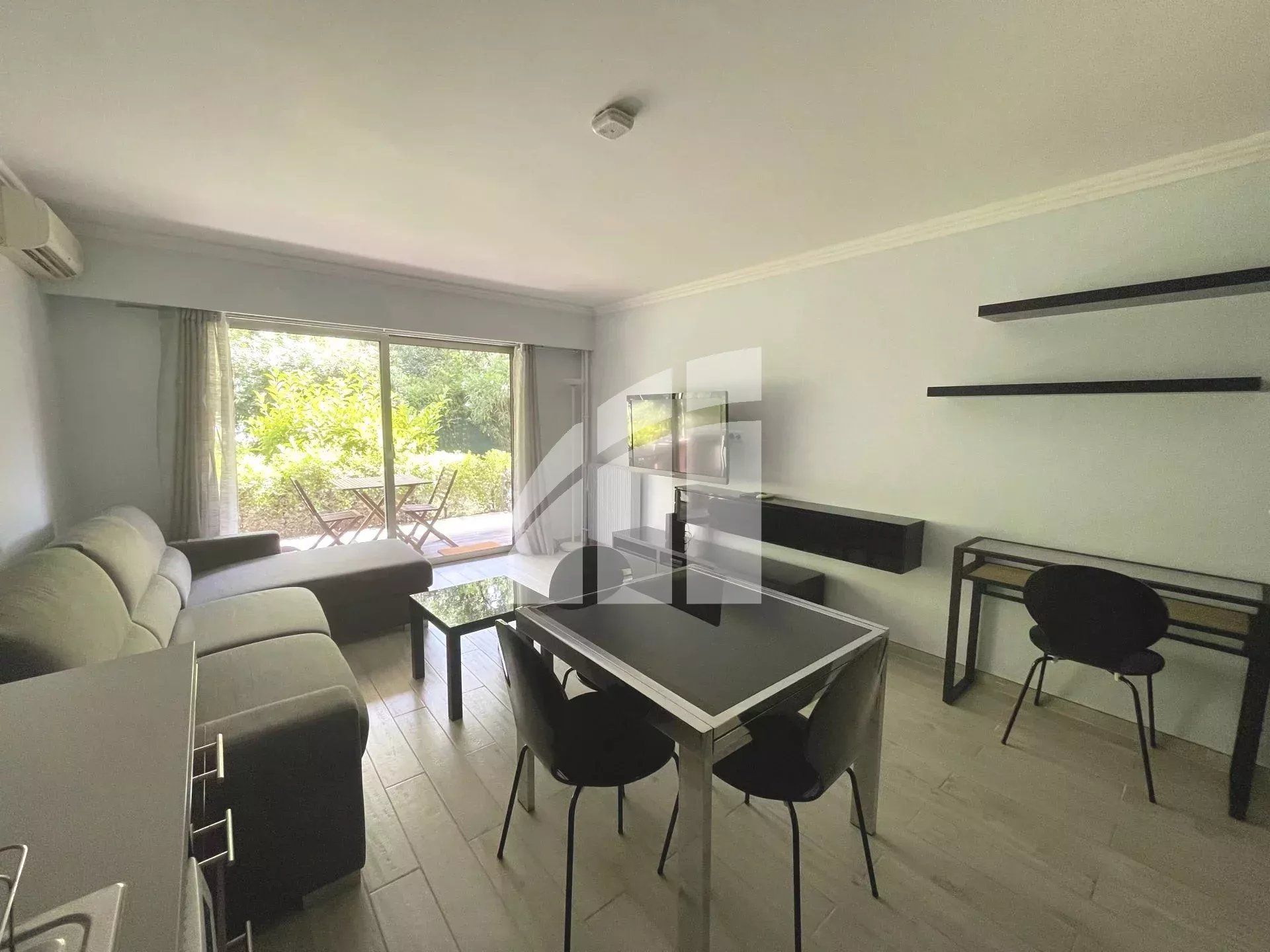 Condominium in Sint-Helene, Provence-Alpes-Côte d'Azur 12841344