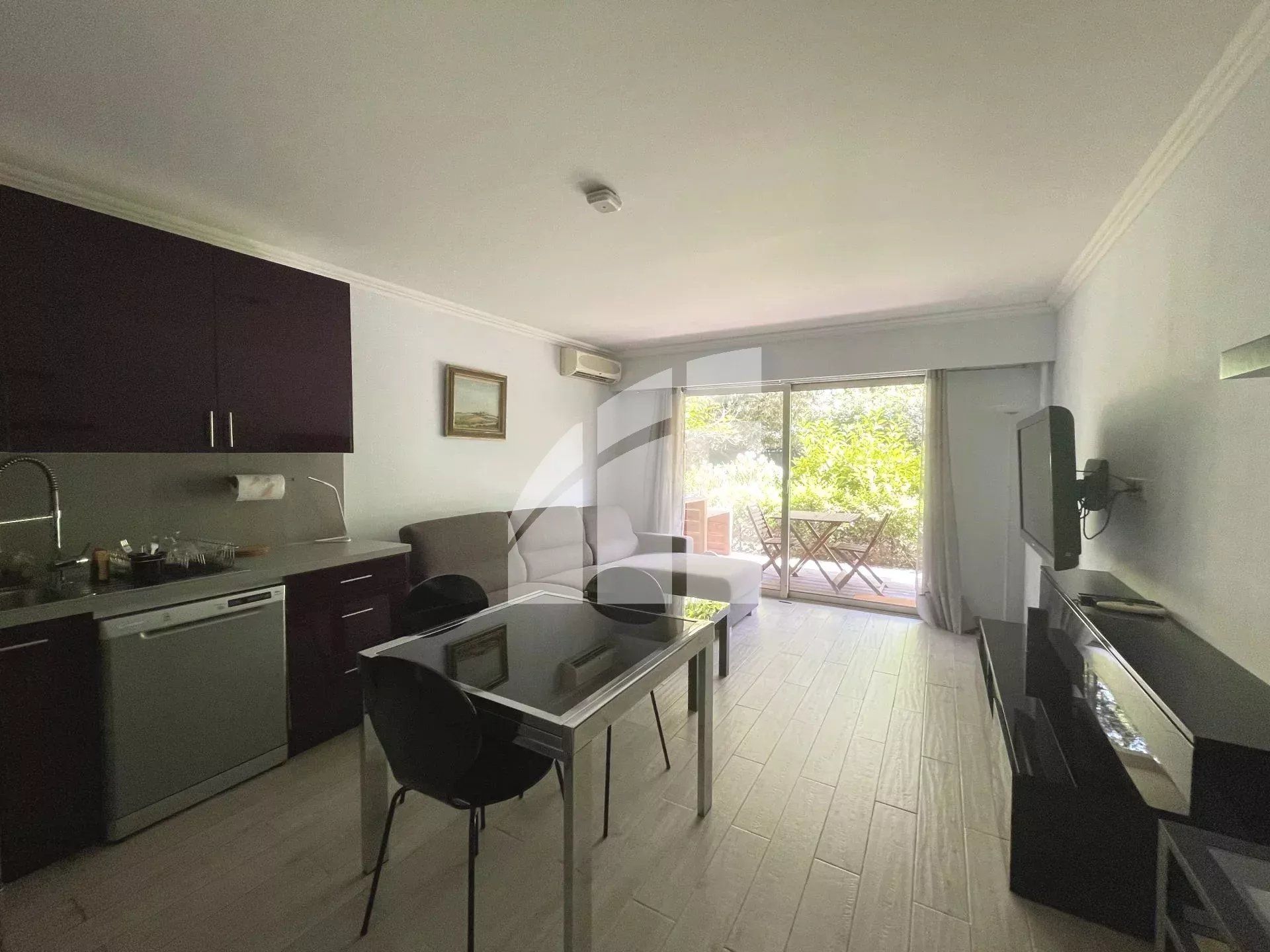 Condominium in Sint-Helene, Provence-Alpes-Côte d'Azur 12841344