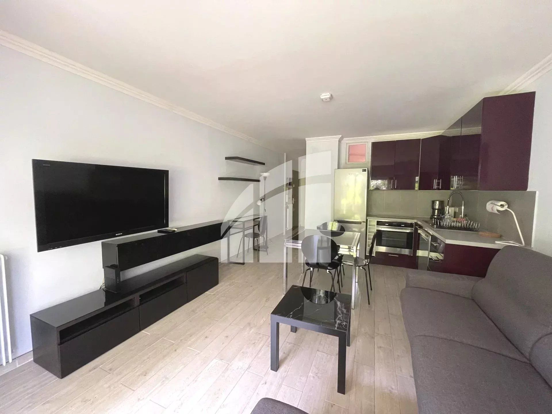 Condominium in Sint-Helene, Provence-Alpes-Côte d'Azur 12841344