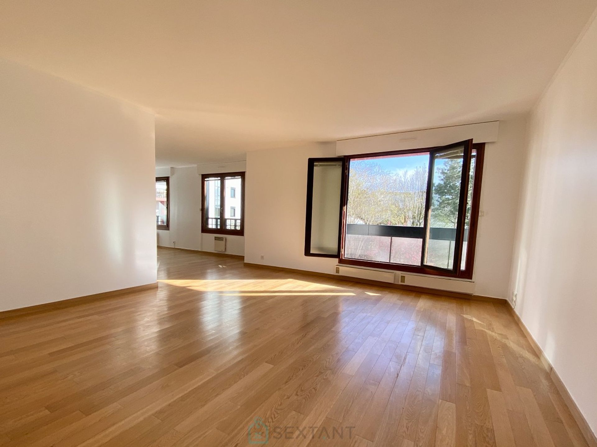 Osakehuoneisto sisään Neuilly-sur-Seine, Ile-de-France 12841522