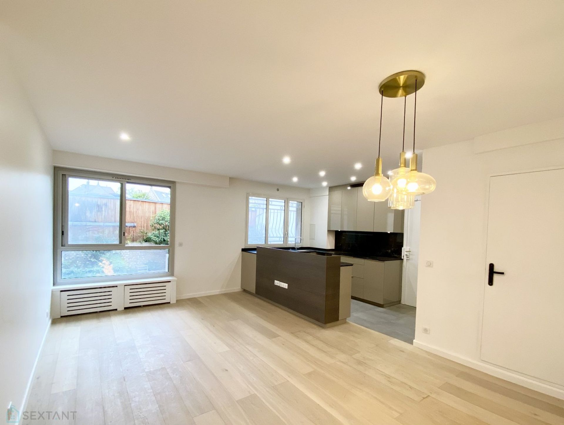 Osakehuoneisto sisään Neuilly-sur-Seine, Ile-de-France 12841530