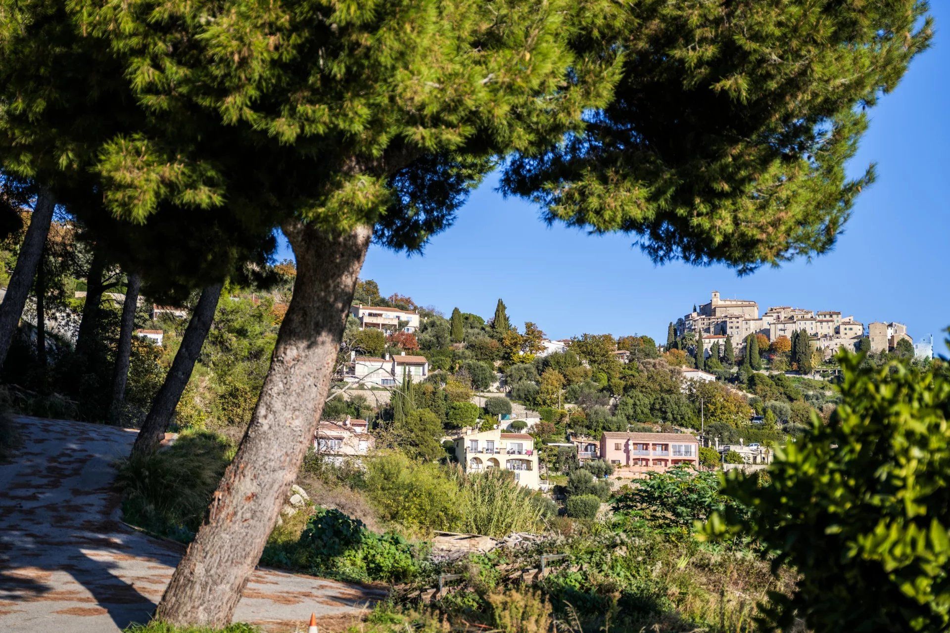 Talo sisään Carros, Alpes-Maritimes 12841740