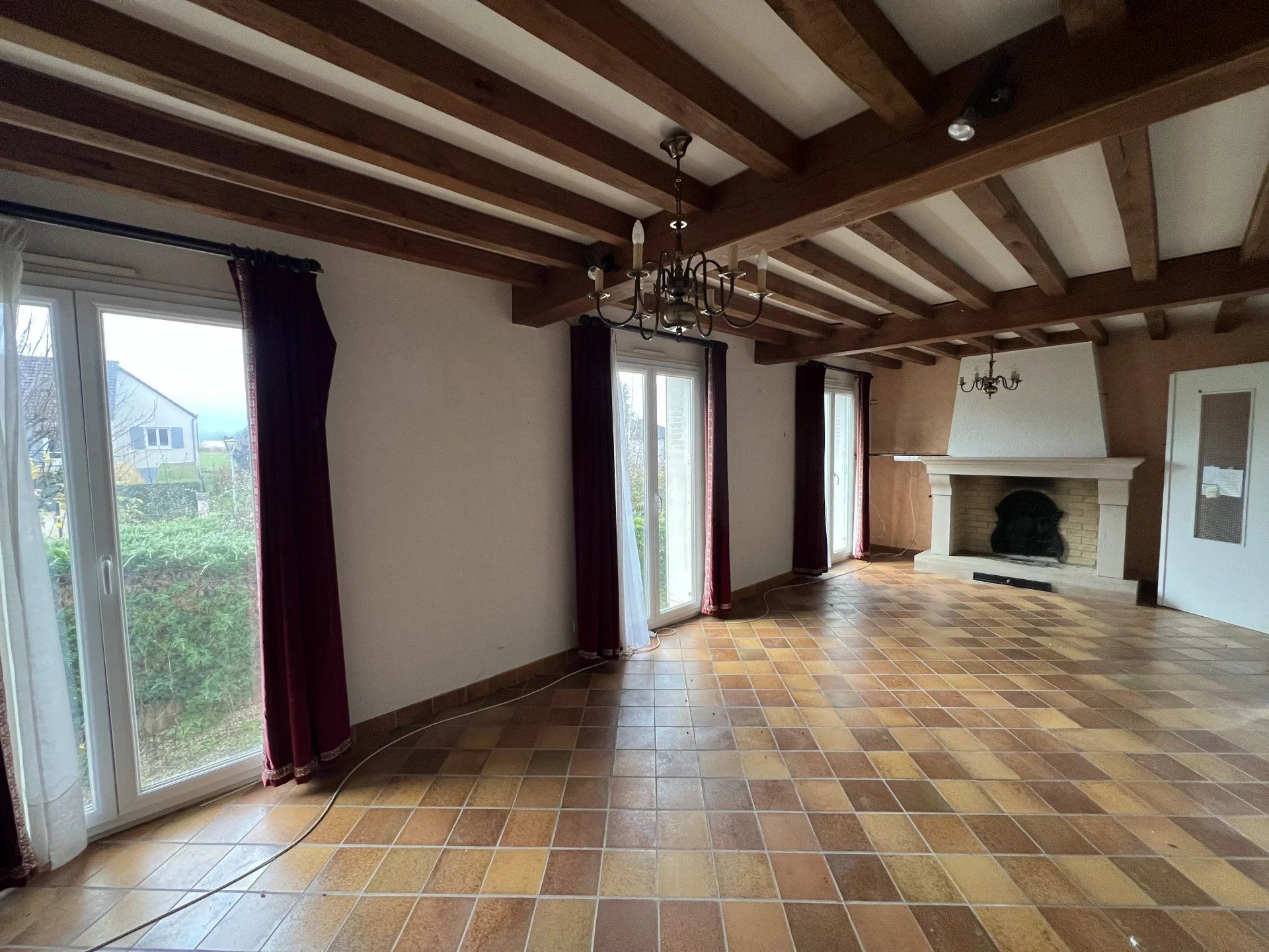 Altro nel Saint-Georges-sur-Baulche, Bourgogne-Franche-Comte 12841755