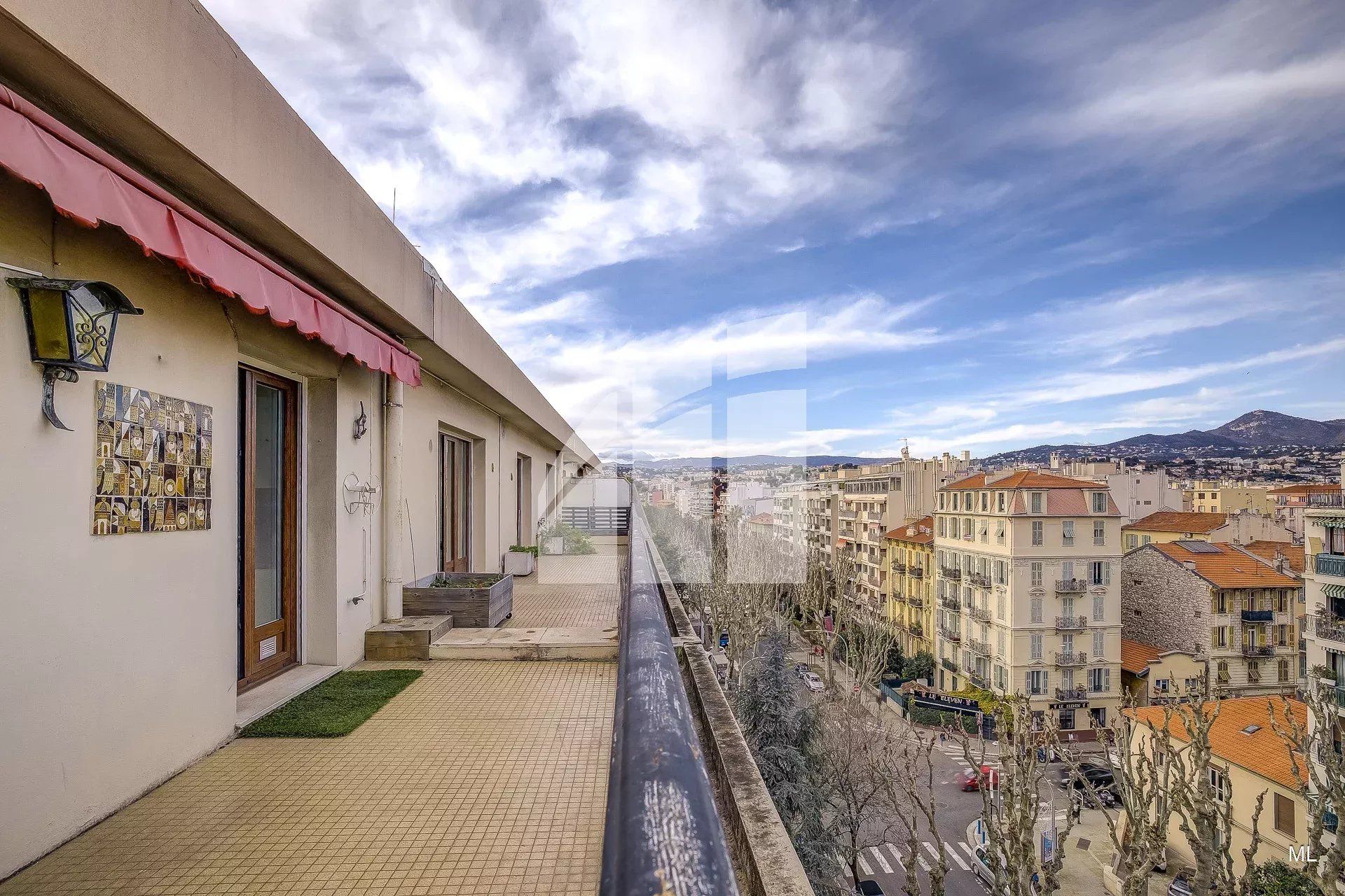 Condominium in Nice, Provence-Alpes-Cote d'Azur 12842551