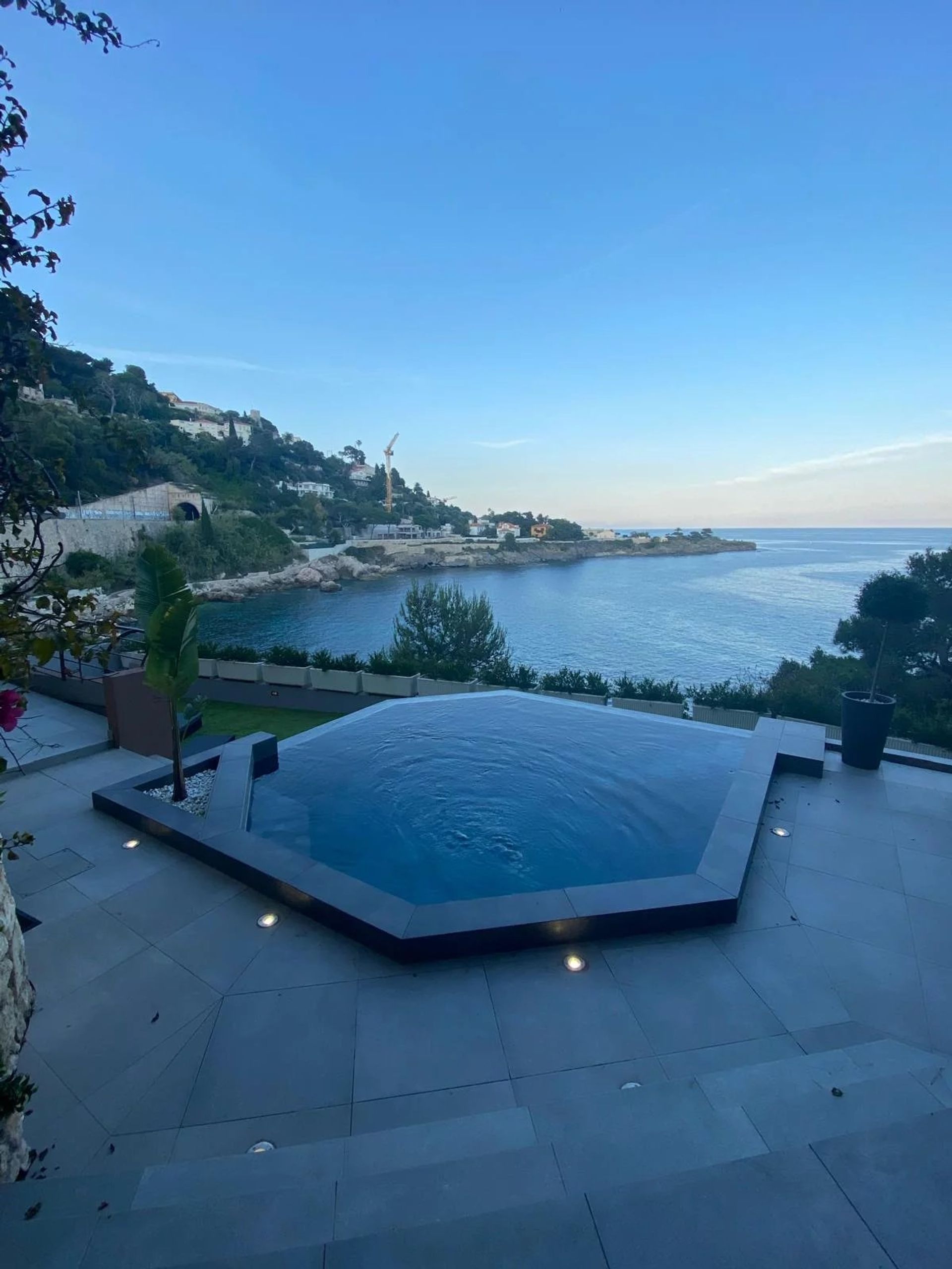 Huis in Cap-d'Ail, Provence-Alpes-Côte d'Azur 12842635