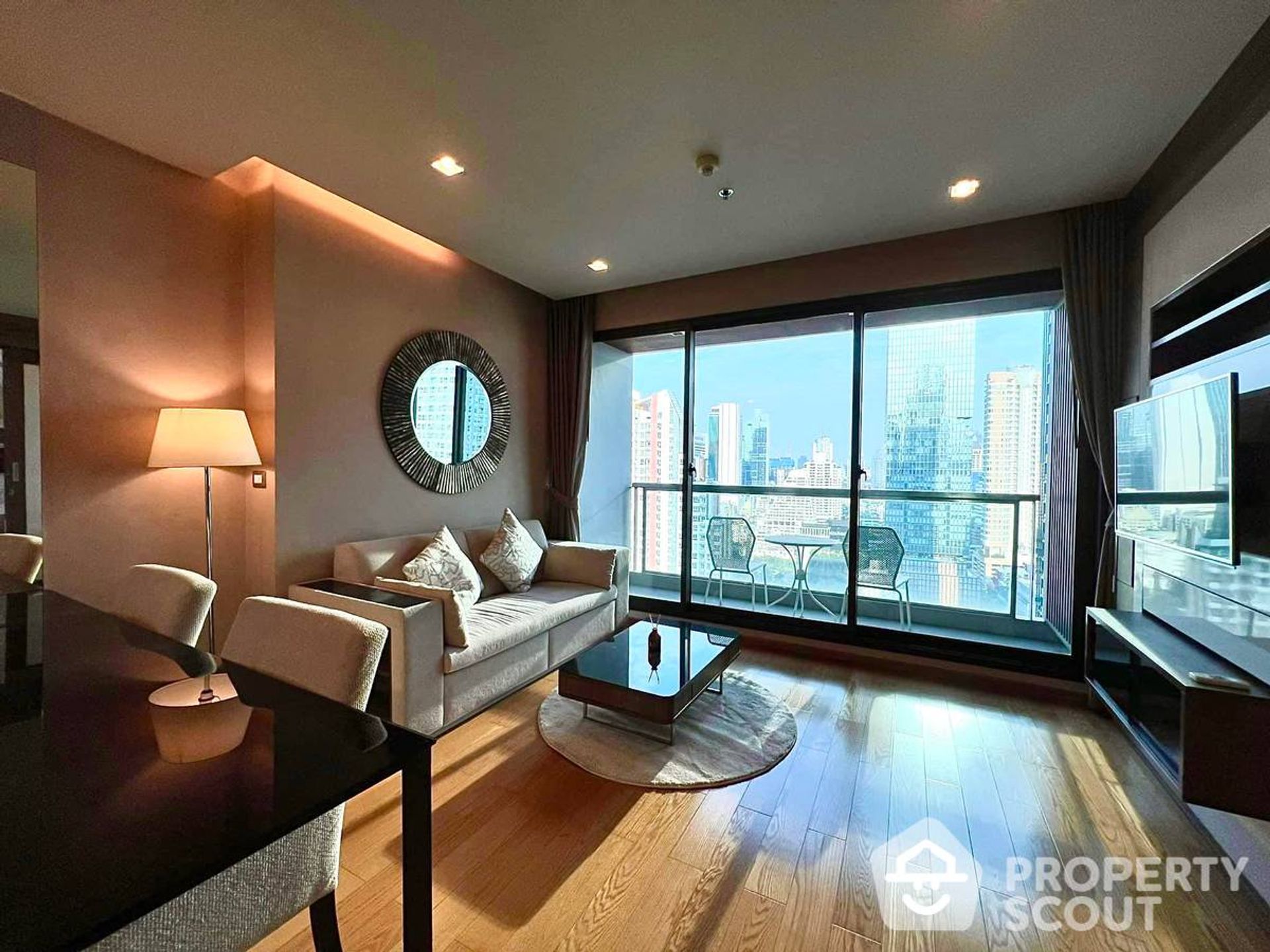 Condominium in Bang Rak, Krung Thep Maha Nakhon 12843154