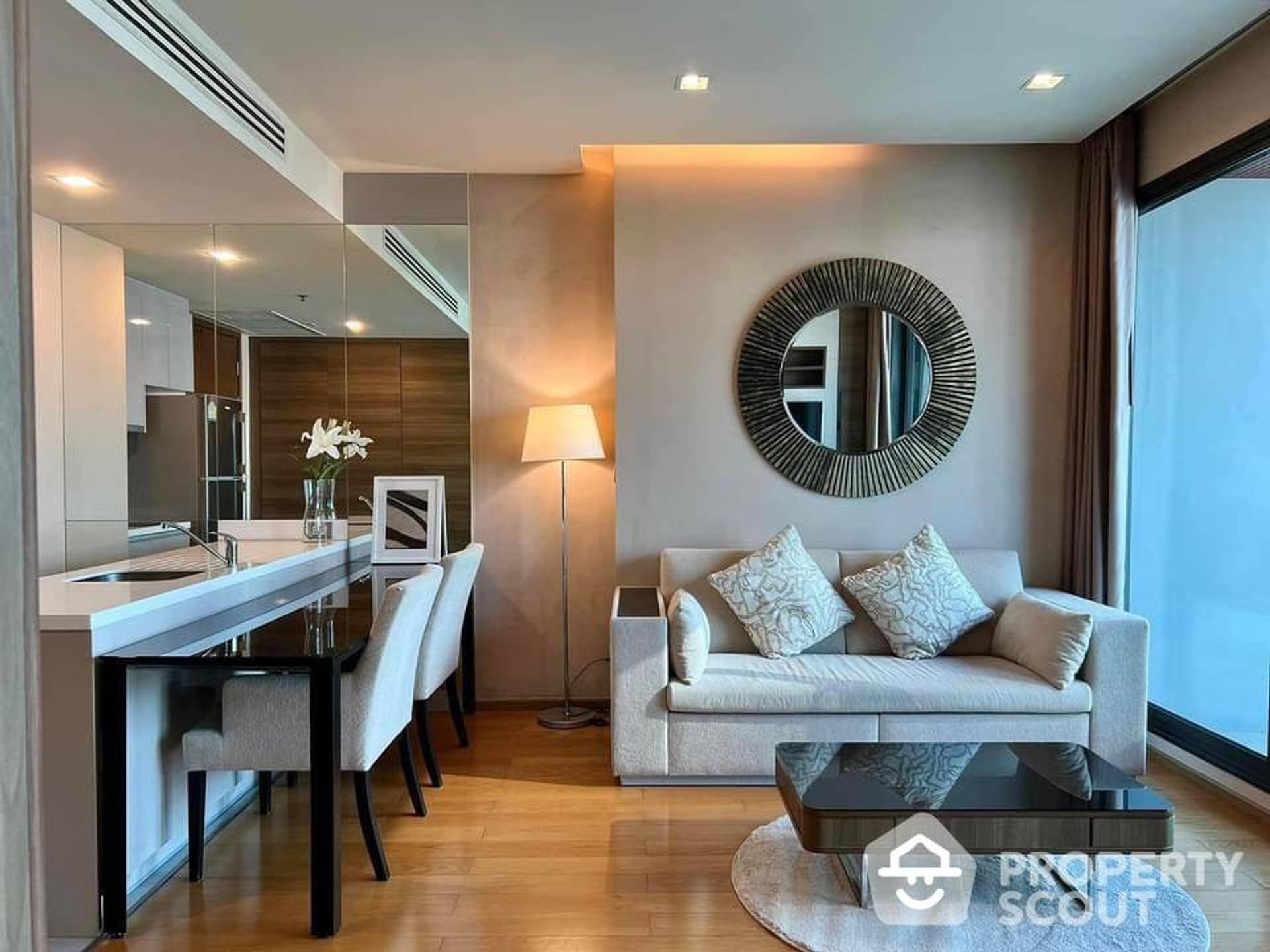 Condominium in Bang Rak, Krung Thep Maha Nakhon 12843154