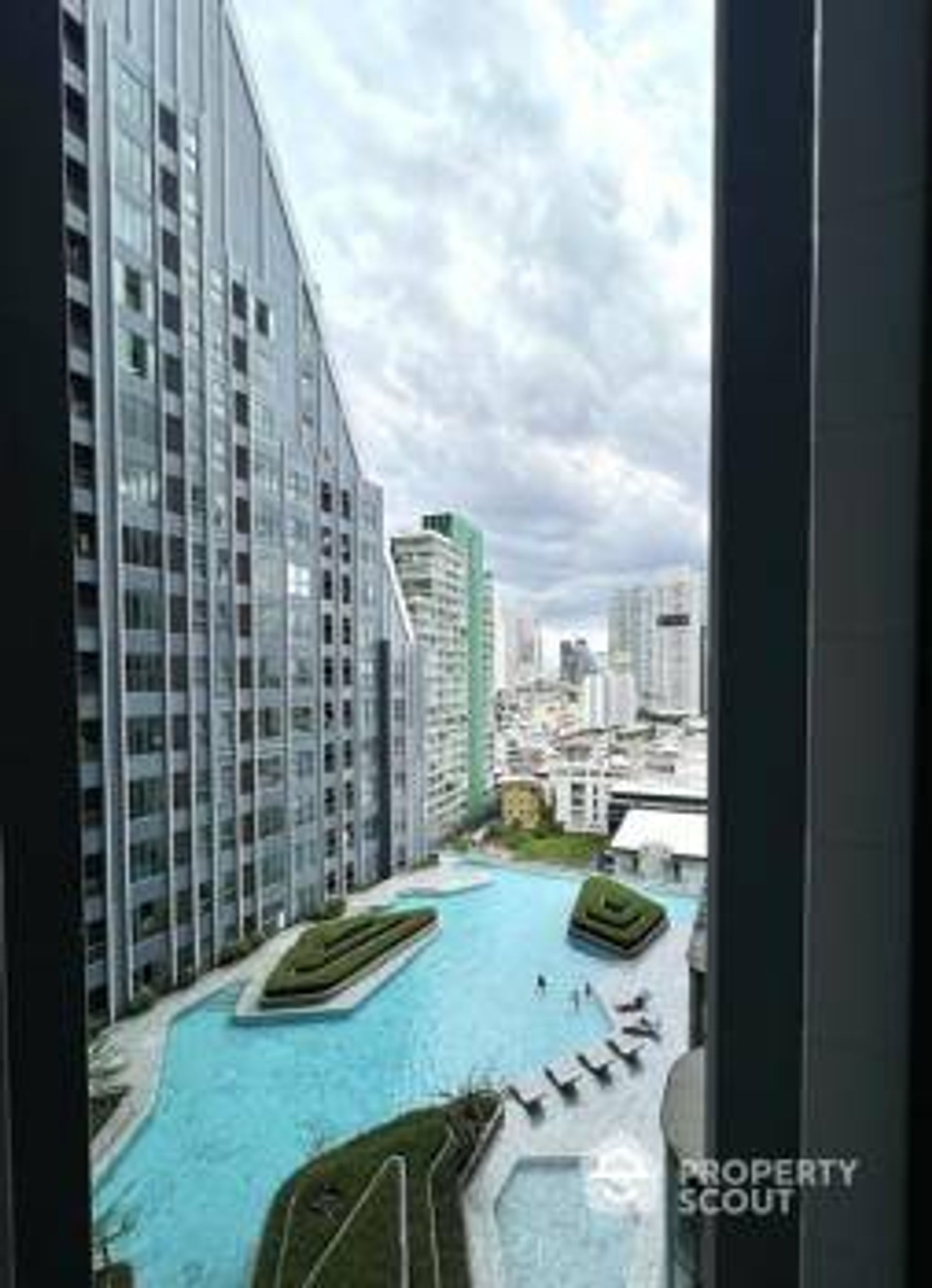 Condominium in Bang Rak, Krung Thep Maha Nakhon 12843160