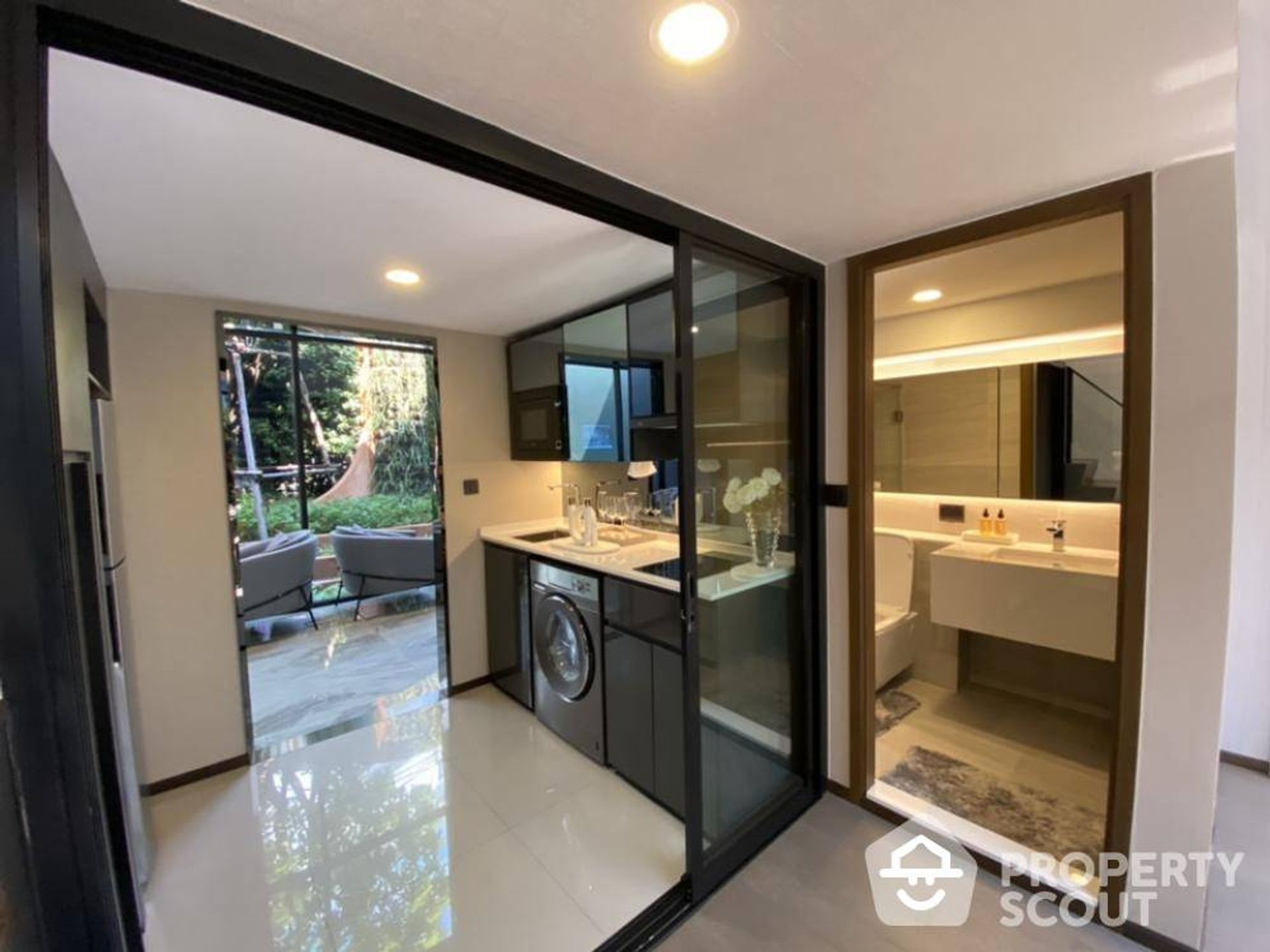 Condominium in Pathum Wan, Krung Thep Maha Nakhon 12843164