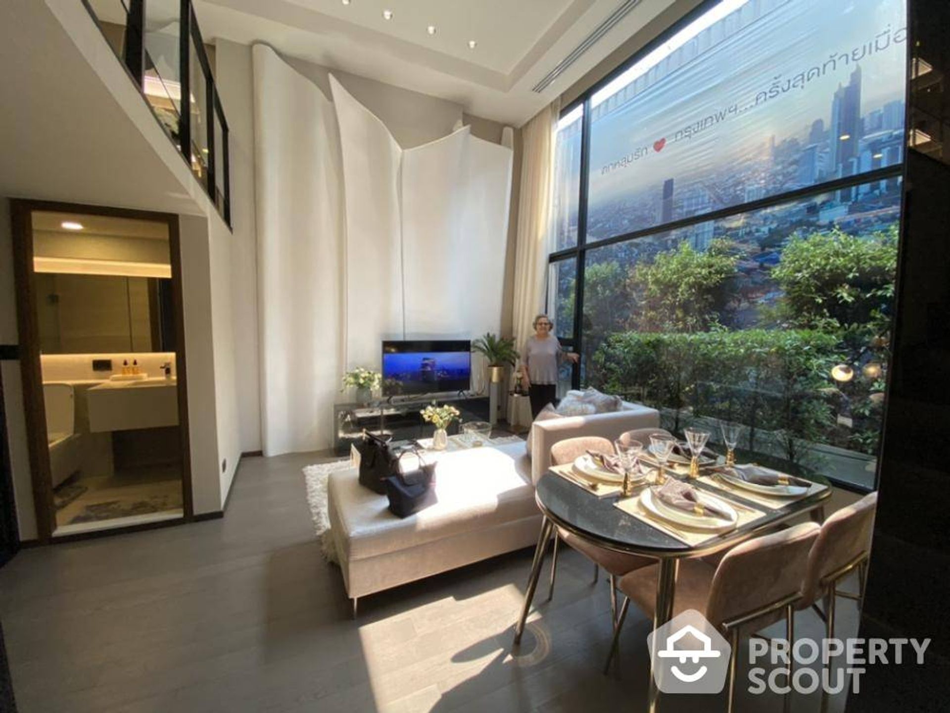 Condominium in Pathum Wan, Krung Thep Maha Nakhon 12843164