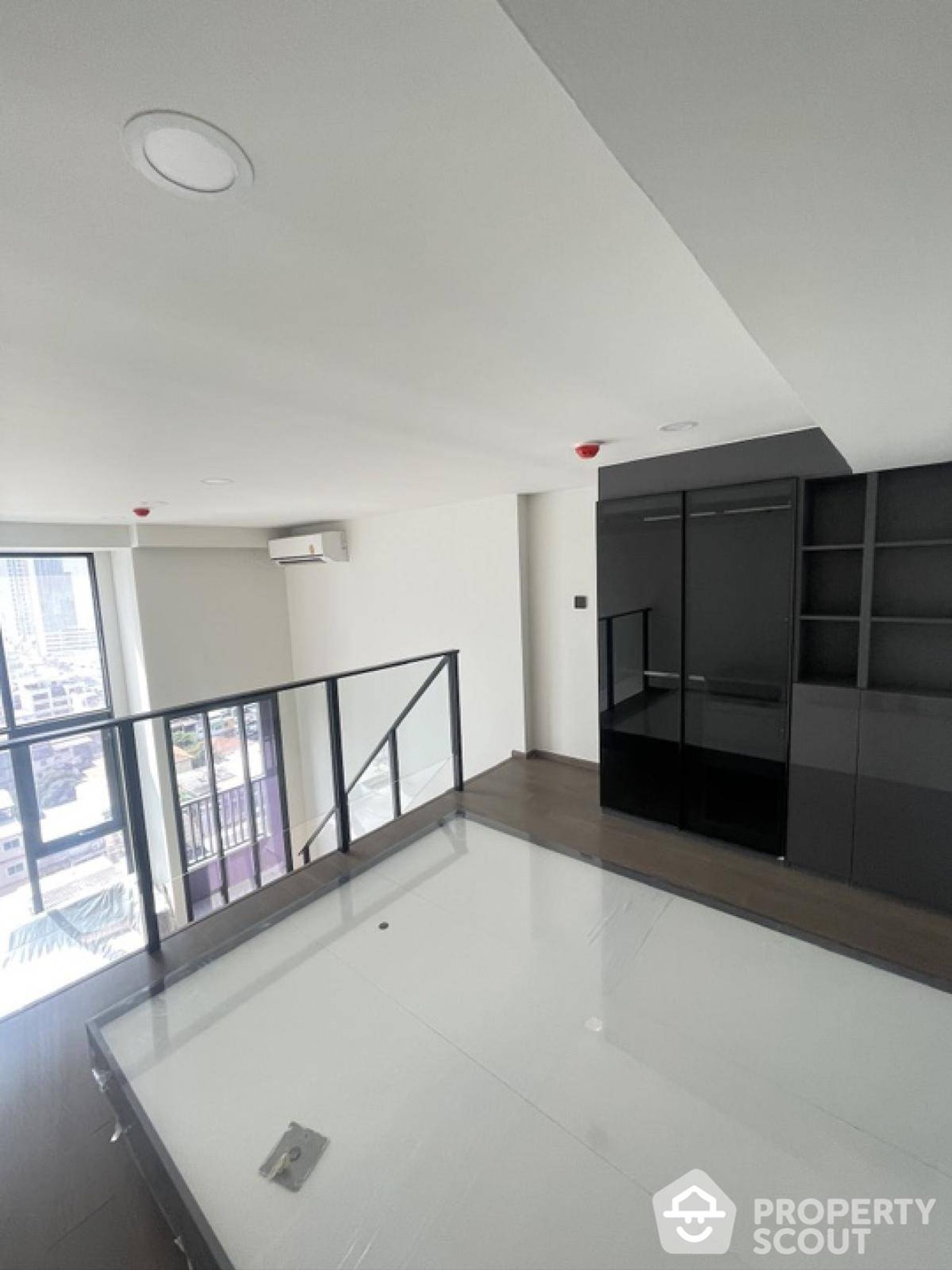 Condominium in Pathum Wan, Krung Thep Maha Nakhon 12843167