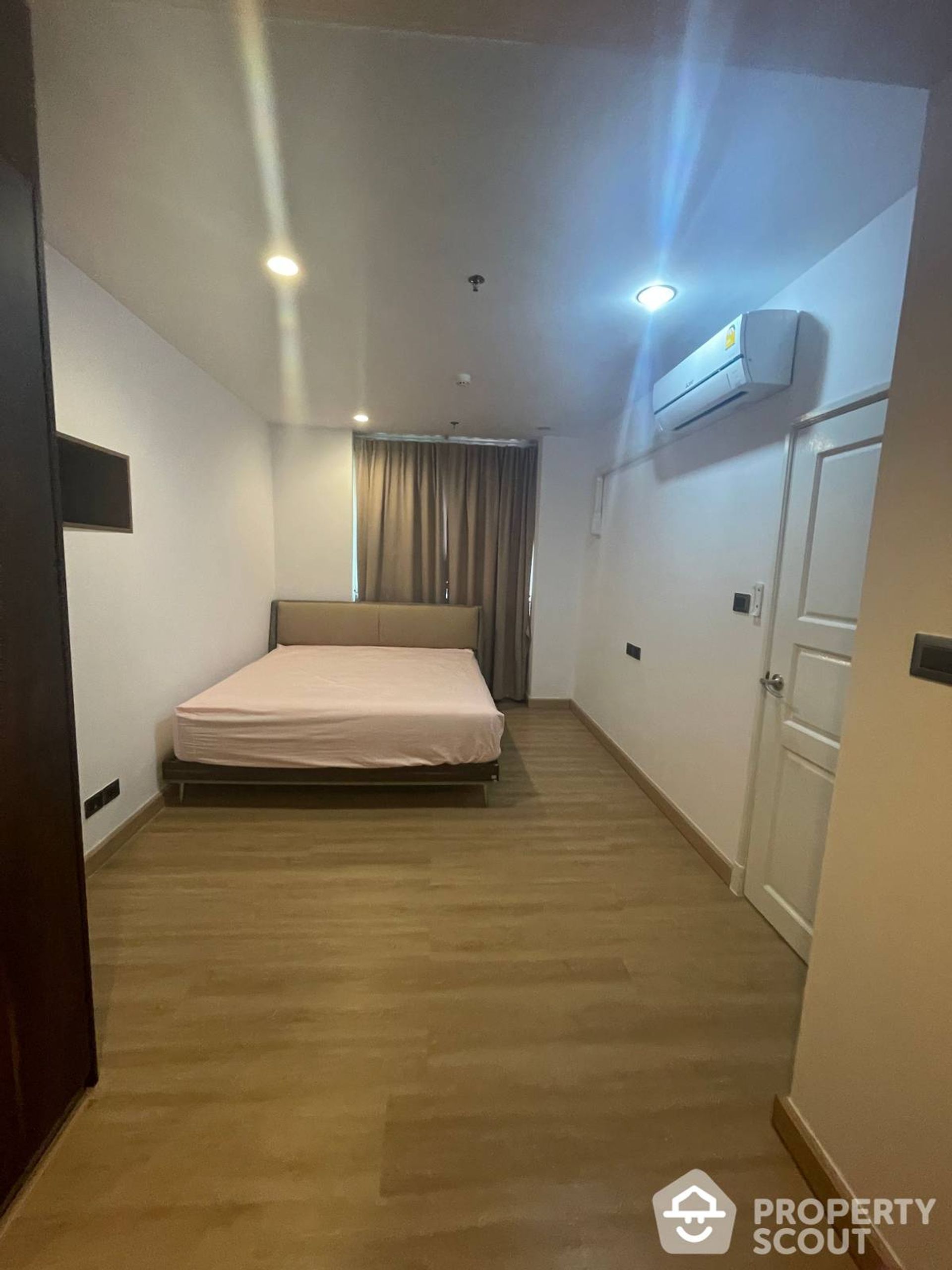 Condominio en Huai Khwang, Krung Thep Maha Nakhon 12843171