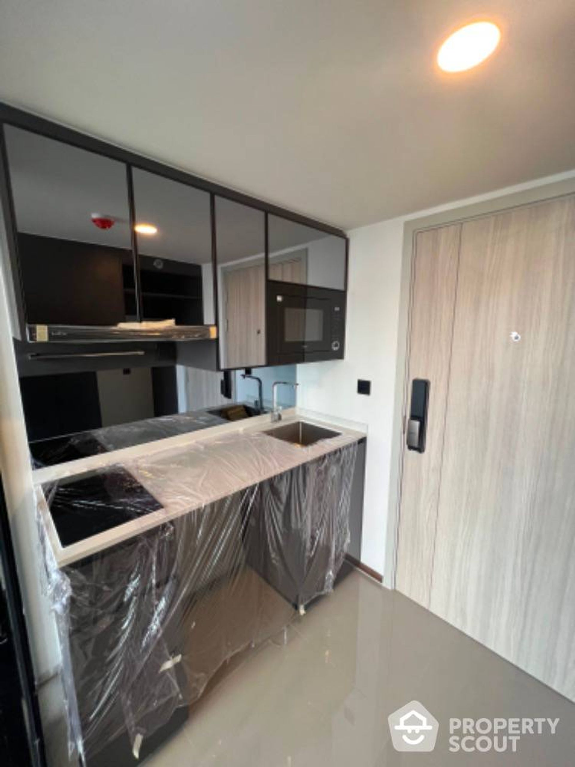 Condominium in Pathum Wan, Krung Thep Maha Nakhon 12843185