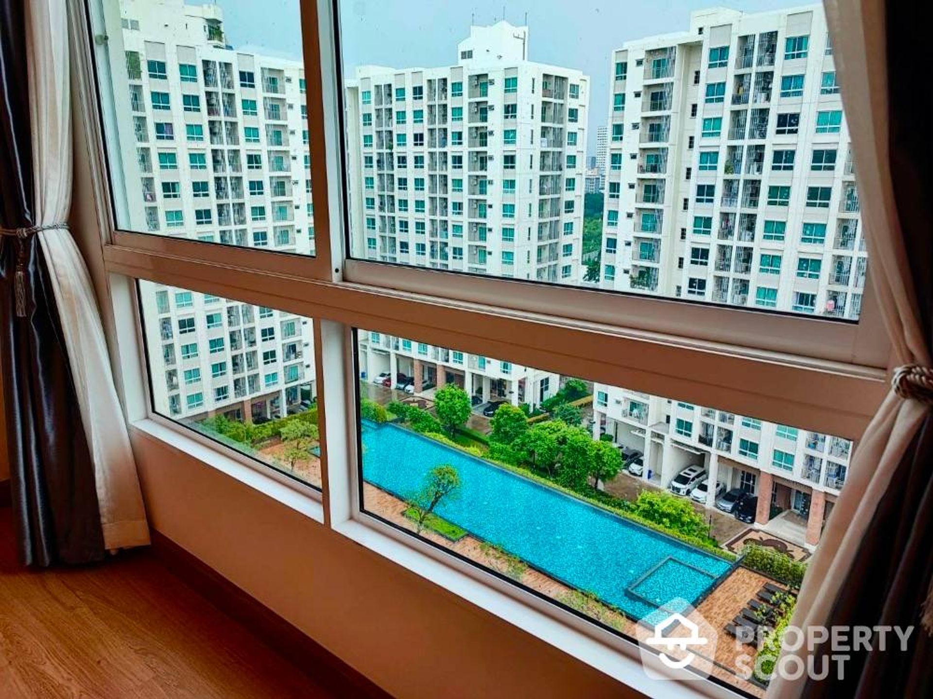 Condominio en Huai Khwang, Krung Thep Maha Nakhon 12843190