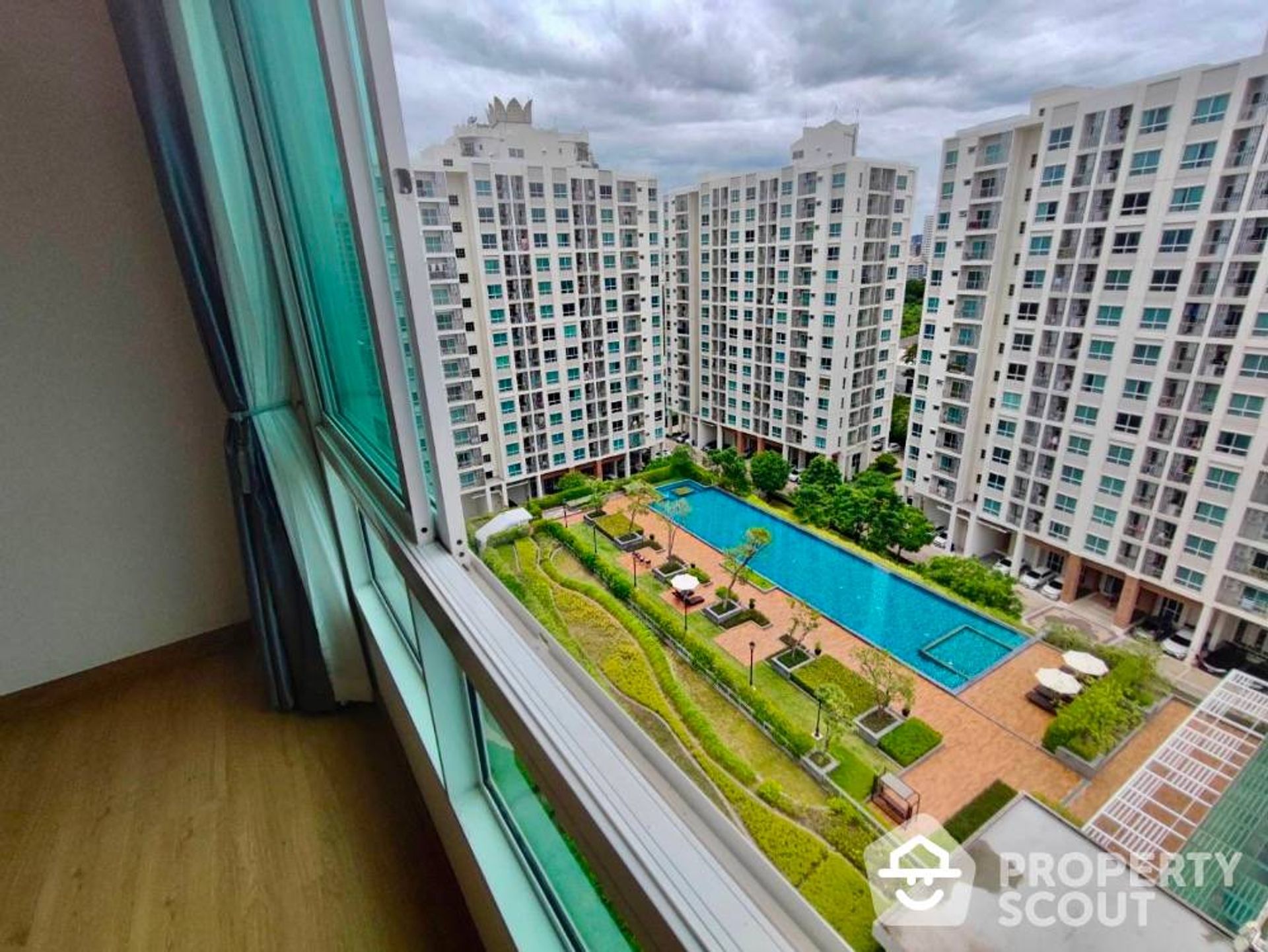 Condominio en Huai Khwang, Krung Thep Maha Nakhon 12843190