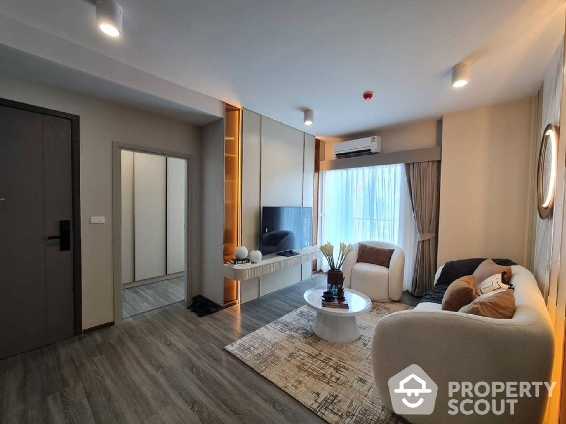 Condominium in Bang Rak, Krung Thep Maha Nakhon 12843195