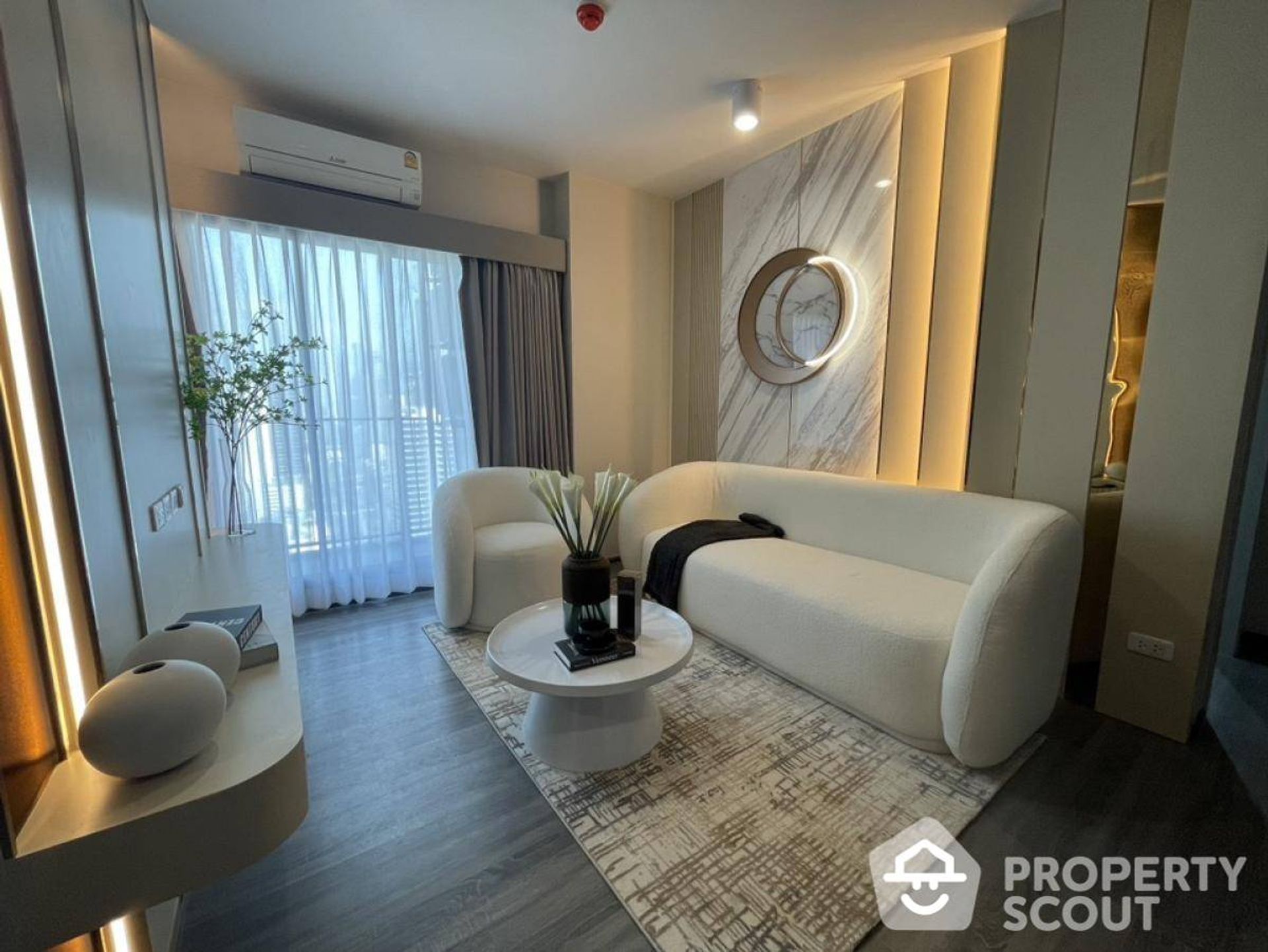 Condominium in Bang Rak, Krung Thep Maha Nakhon 12843195