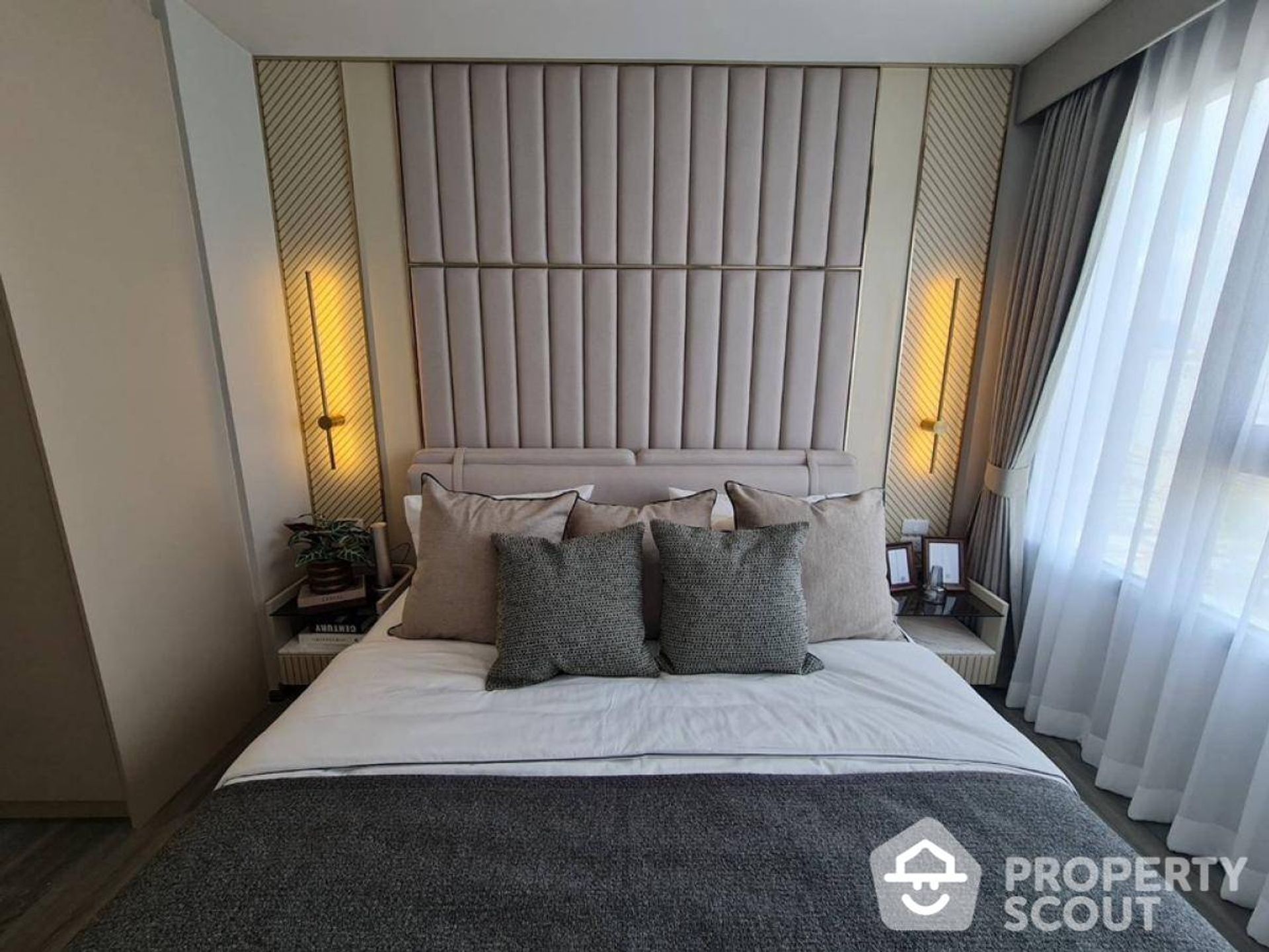 Condominium in Bang Rak, Krung Thep Maha Nakhon 12843195