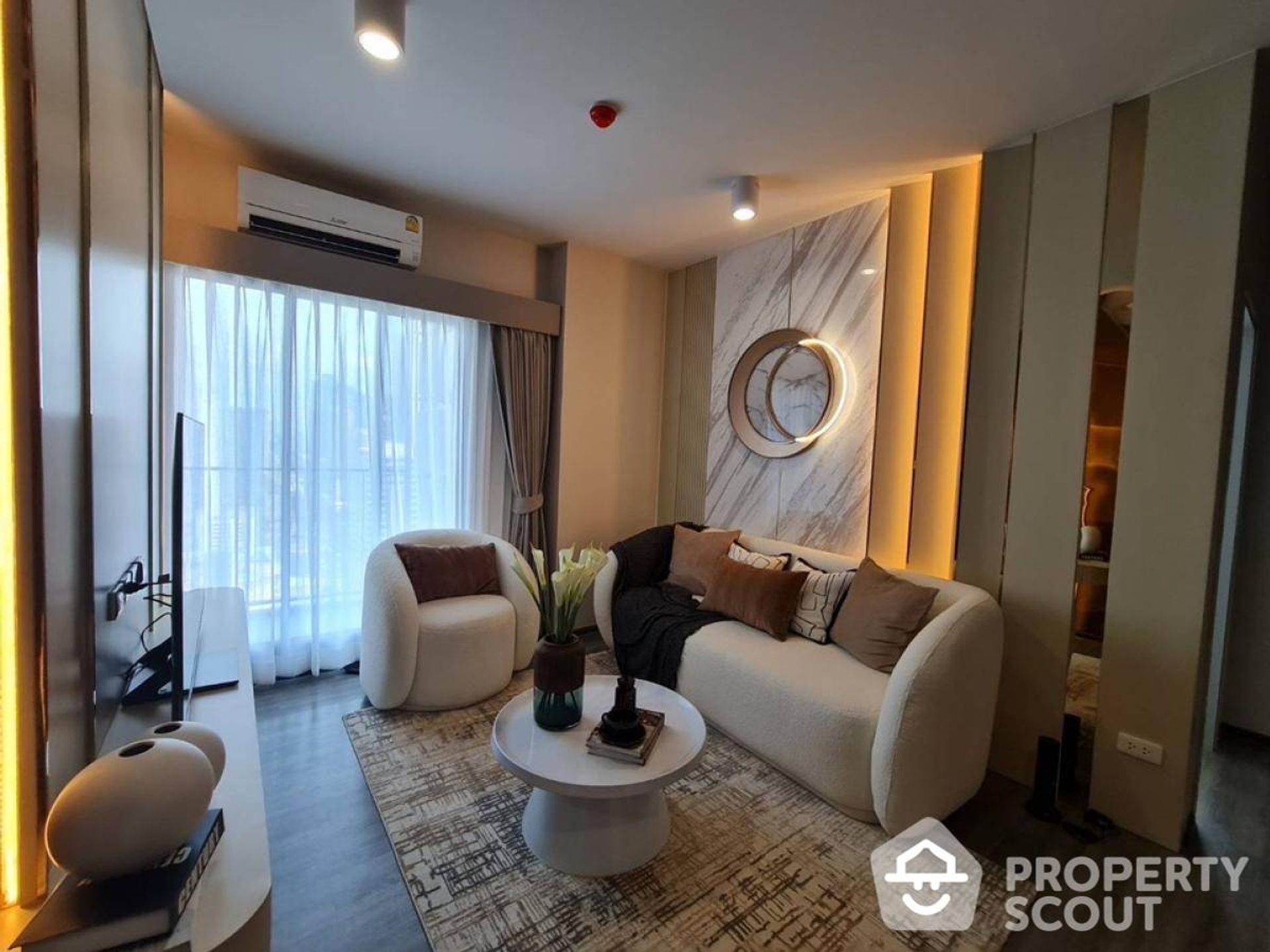 Condominium in Bang Rak, Krung Thep Maha Nakhon 12843195