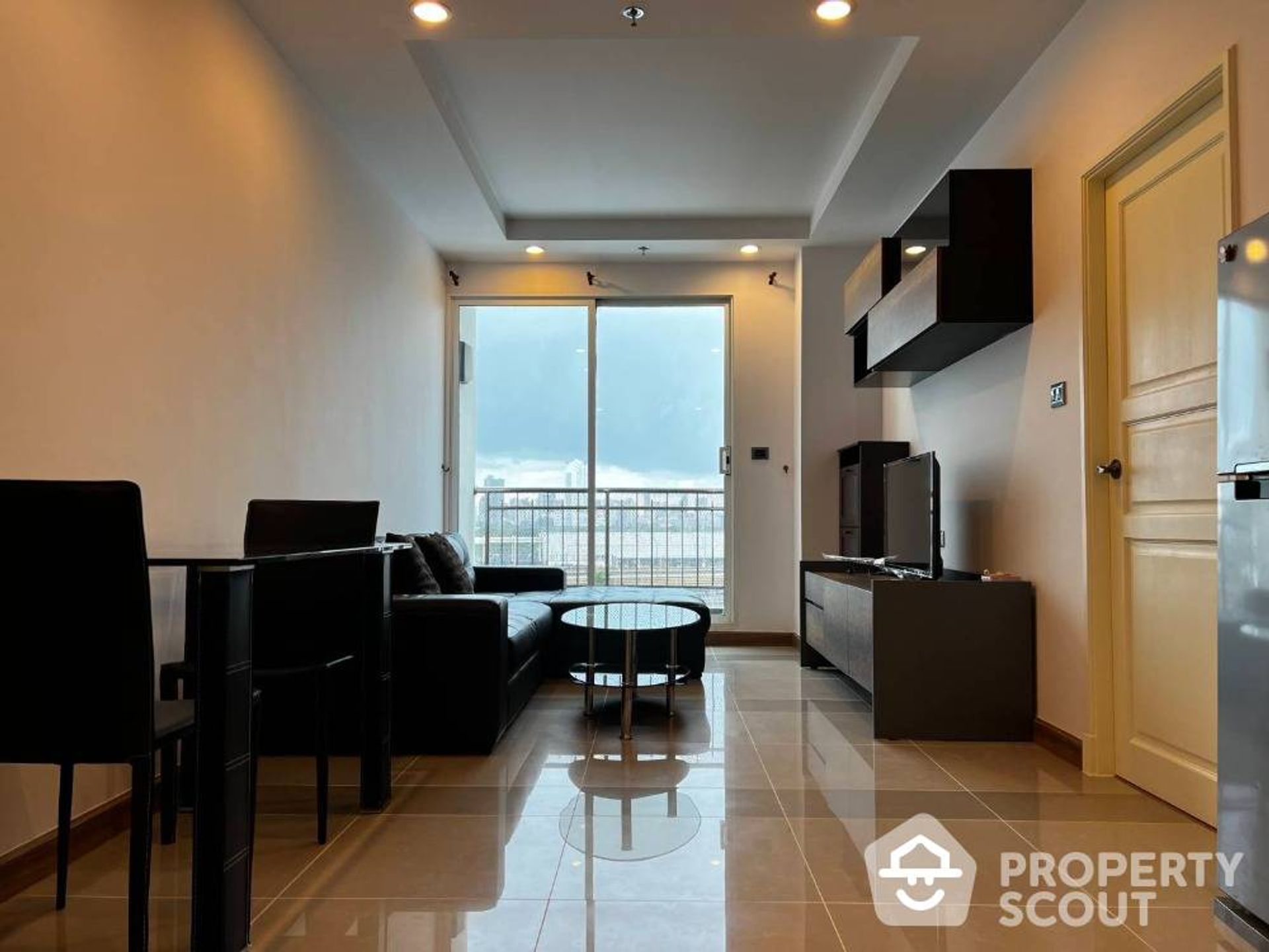 Condominio en Huai Khwang, Krung Thep Maha Nakhon 12843196