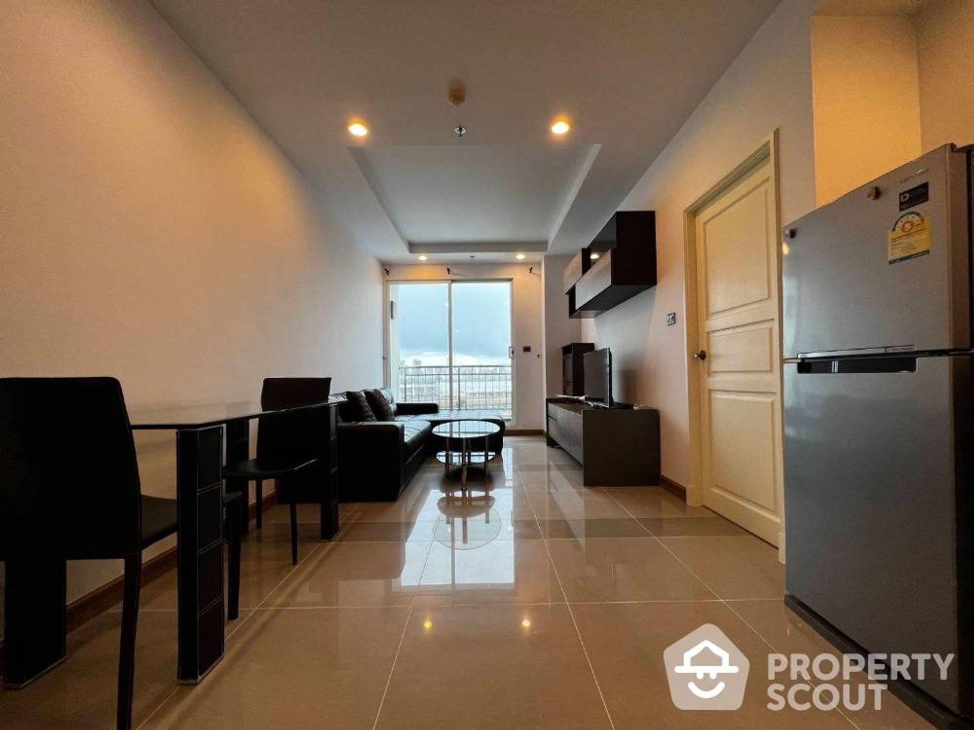 Condominio en Huai Khwang, Krung Thep Maha Nakhon 12843196