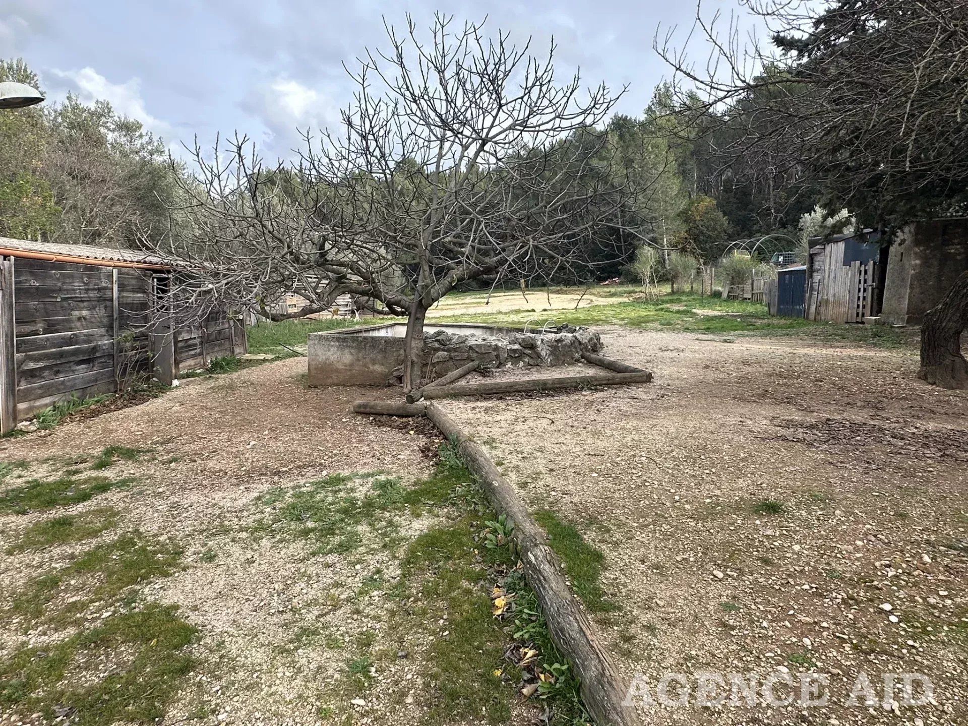 房子 在 Cuges-les-Pins, Bouches-du-Rhône 12843409