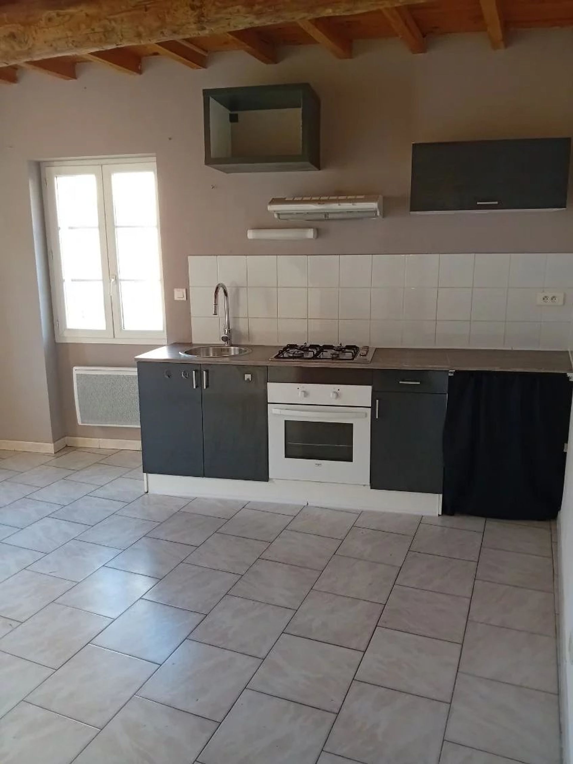 Condominium in Carpentras, Provence-Alpes-Cote d'Azur 12843420