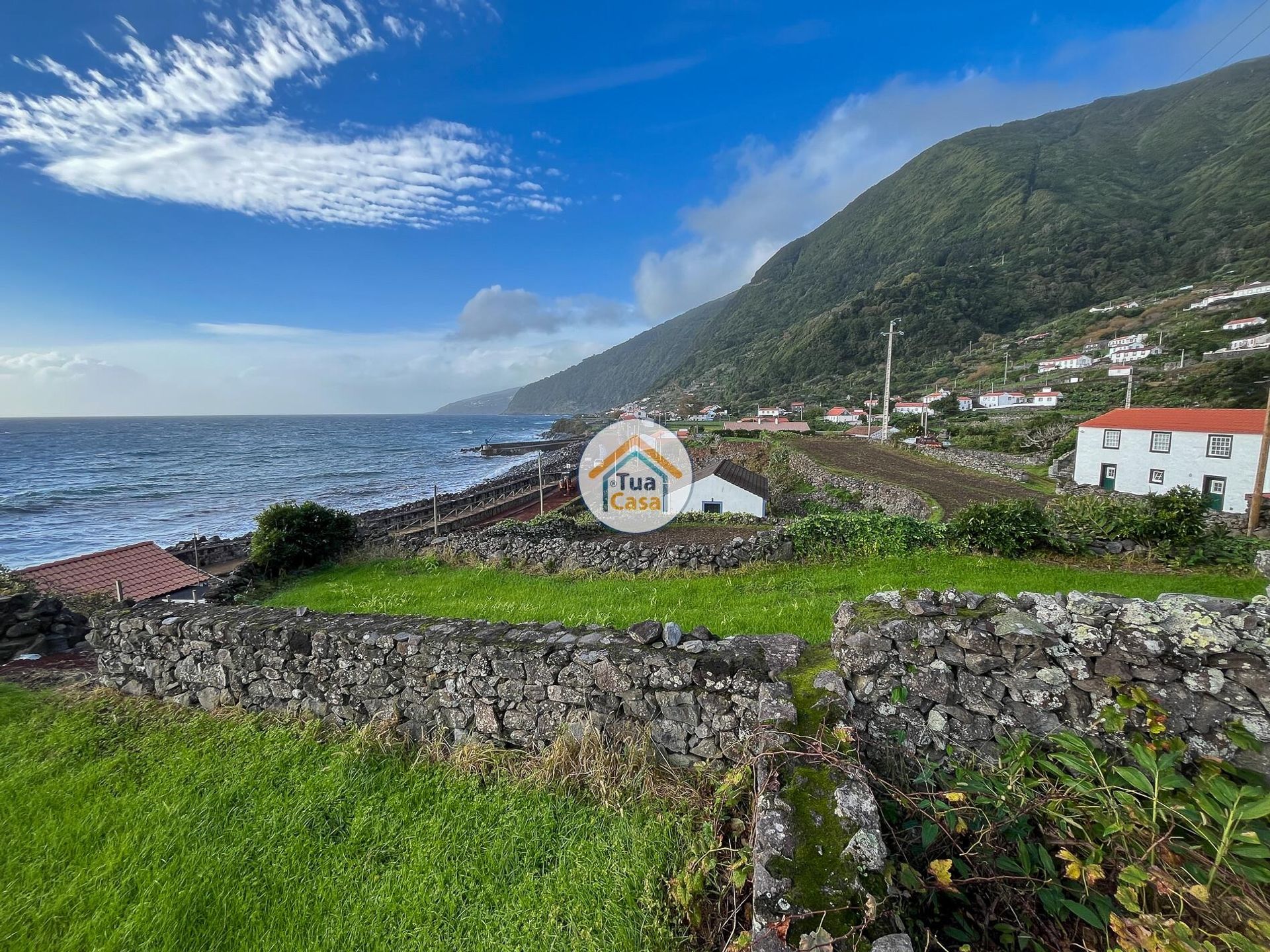 भूमि में , Azores 12843588